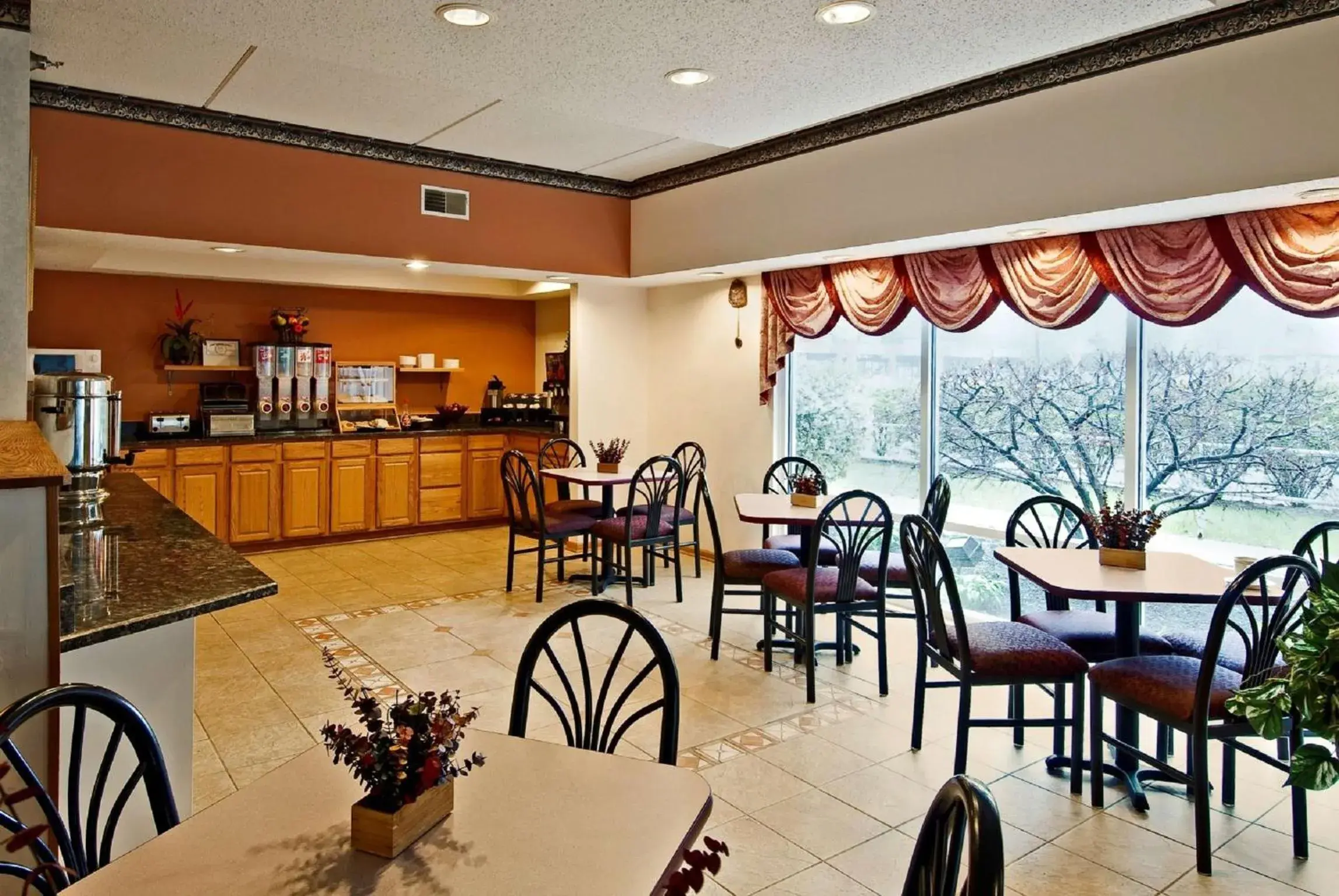 Restaurant/Places to Eat in Americas Best Value Inn & Suites Waukegan Gurnee