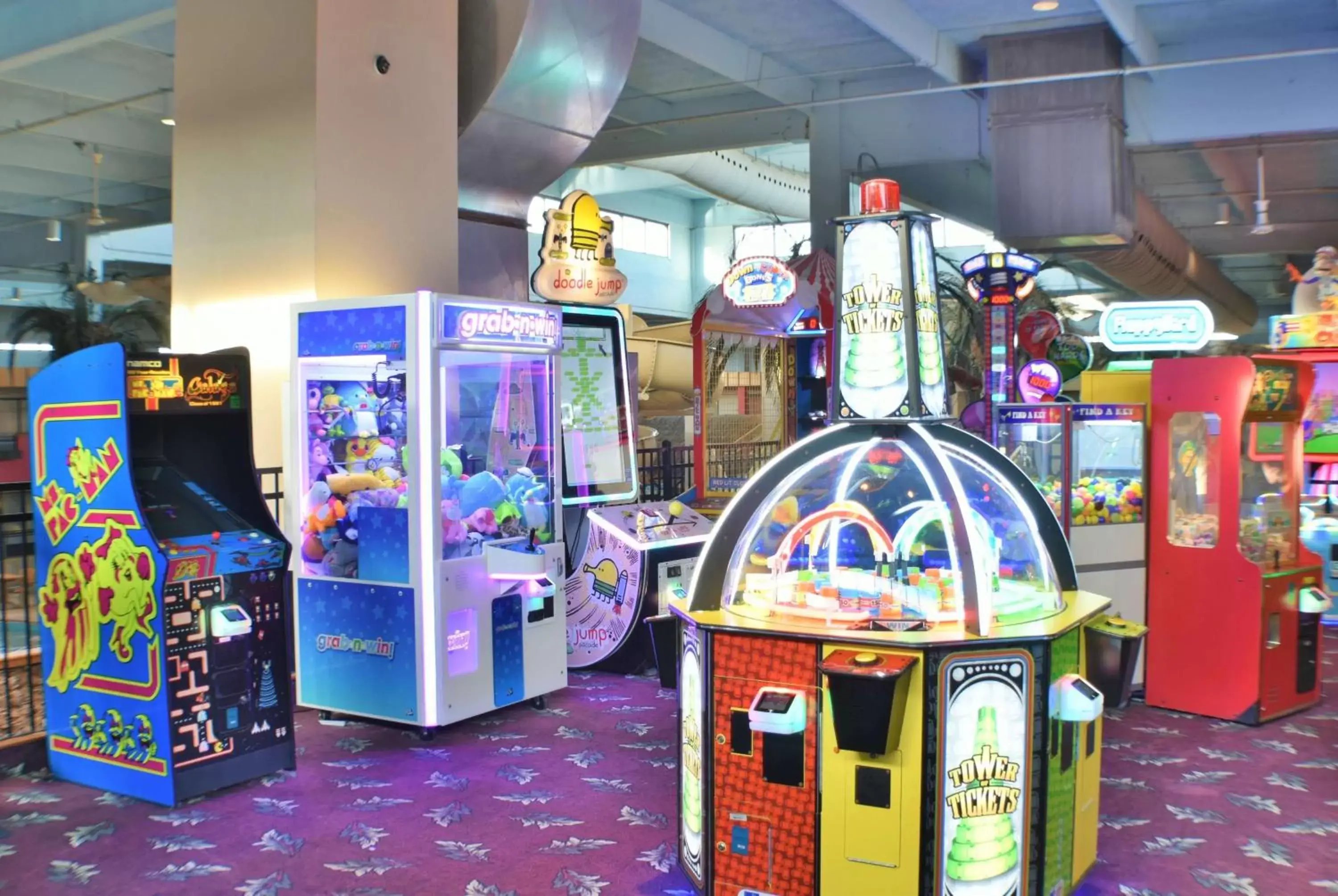Game Room, Casino in Ramada by Wyndham Sioux Falls Airport - Waterpark Resort & Event Center