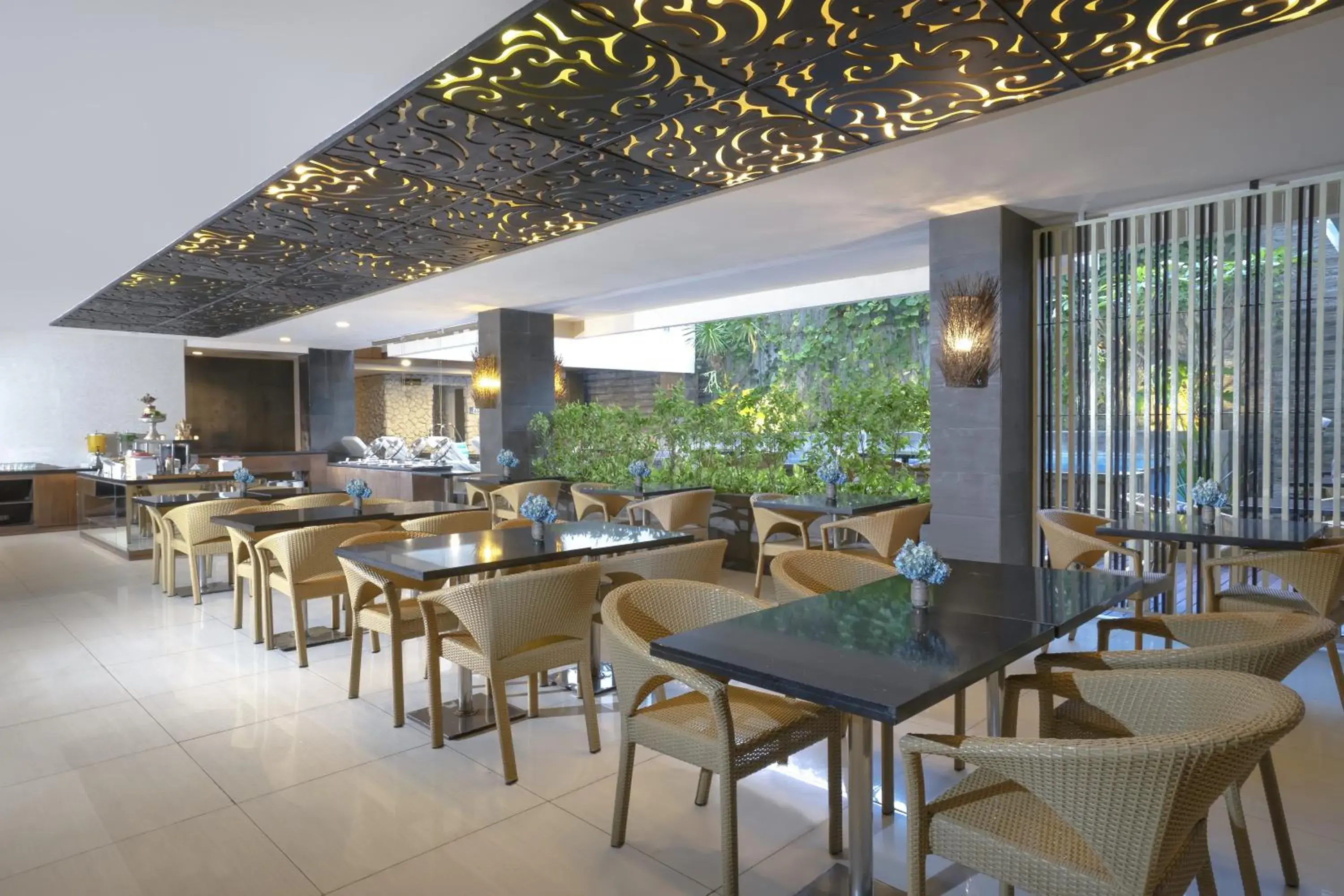 Restaurant/Places to Eat in Solaris Hotel Kuta