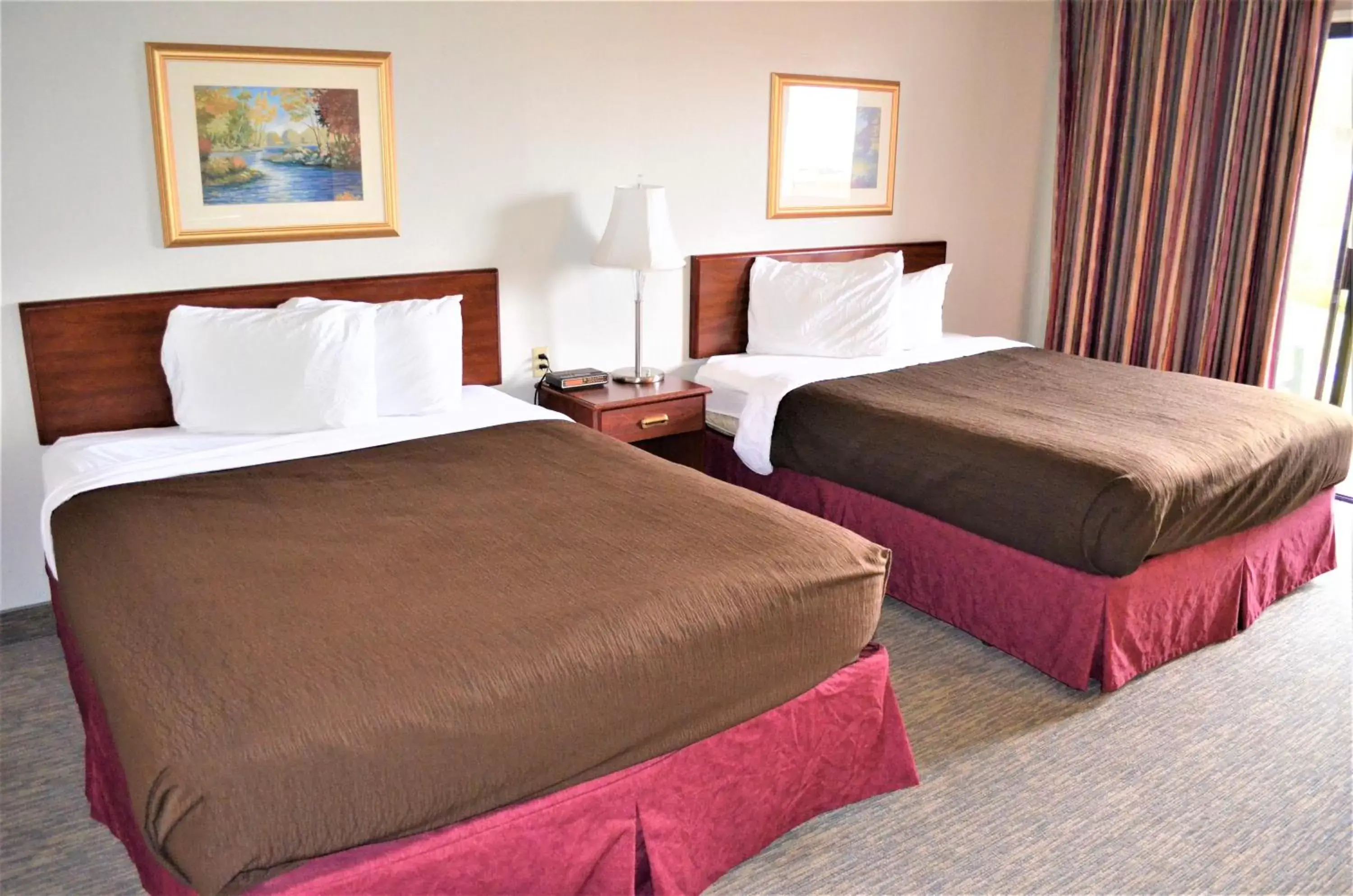 Bed in Shilo Inns Suites The Dalles