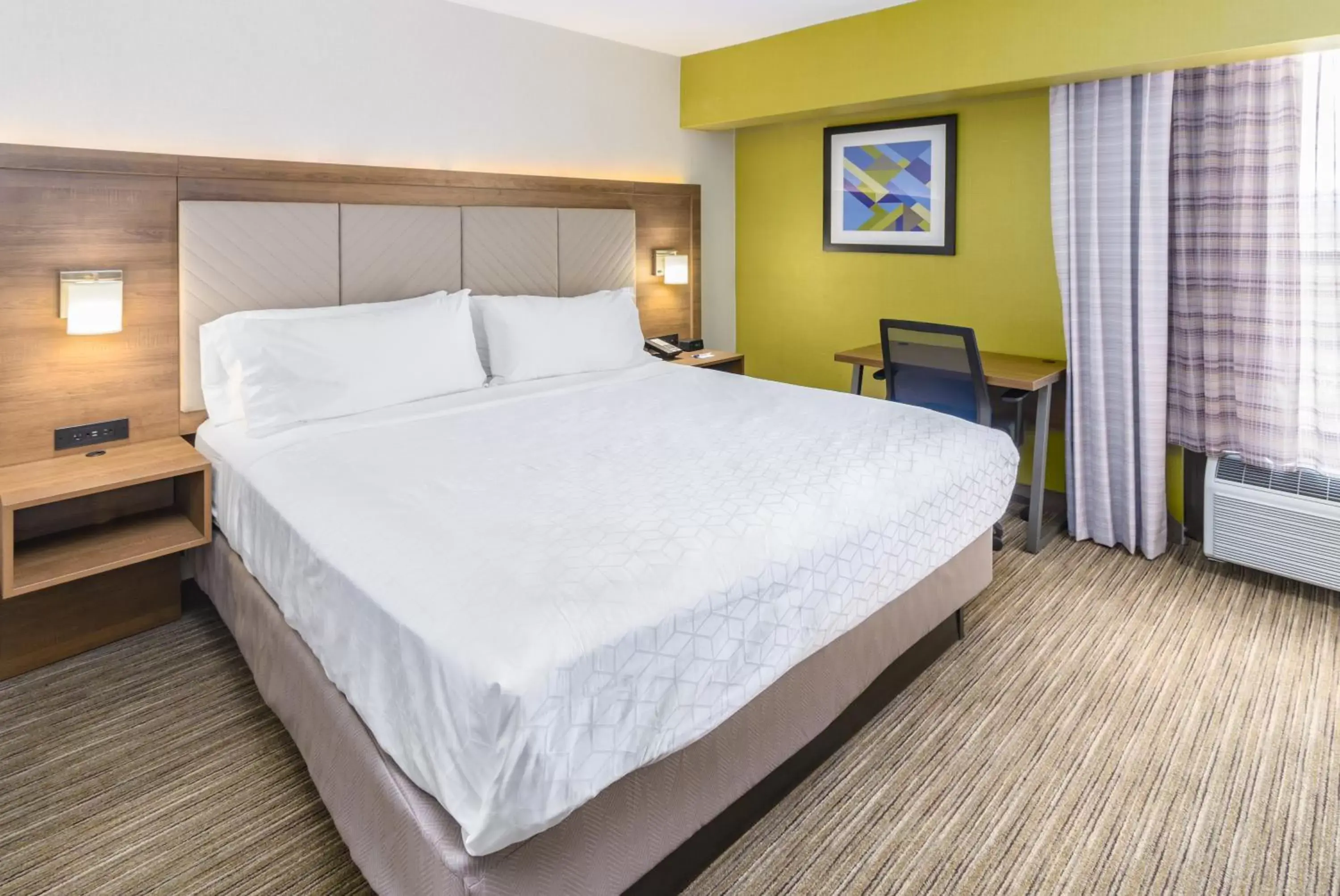 Photo of the whole room, Bed in Holiday Inn Express Southington, an IHG Hotel