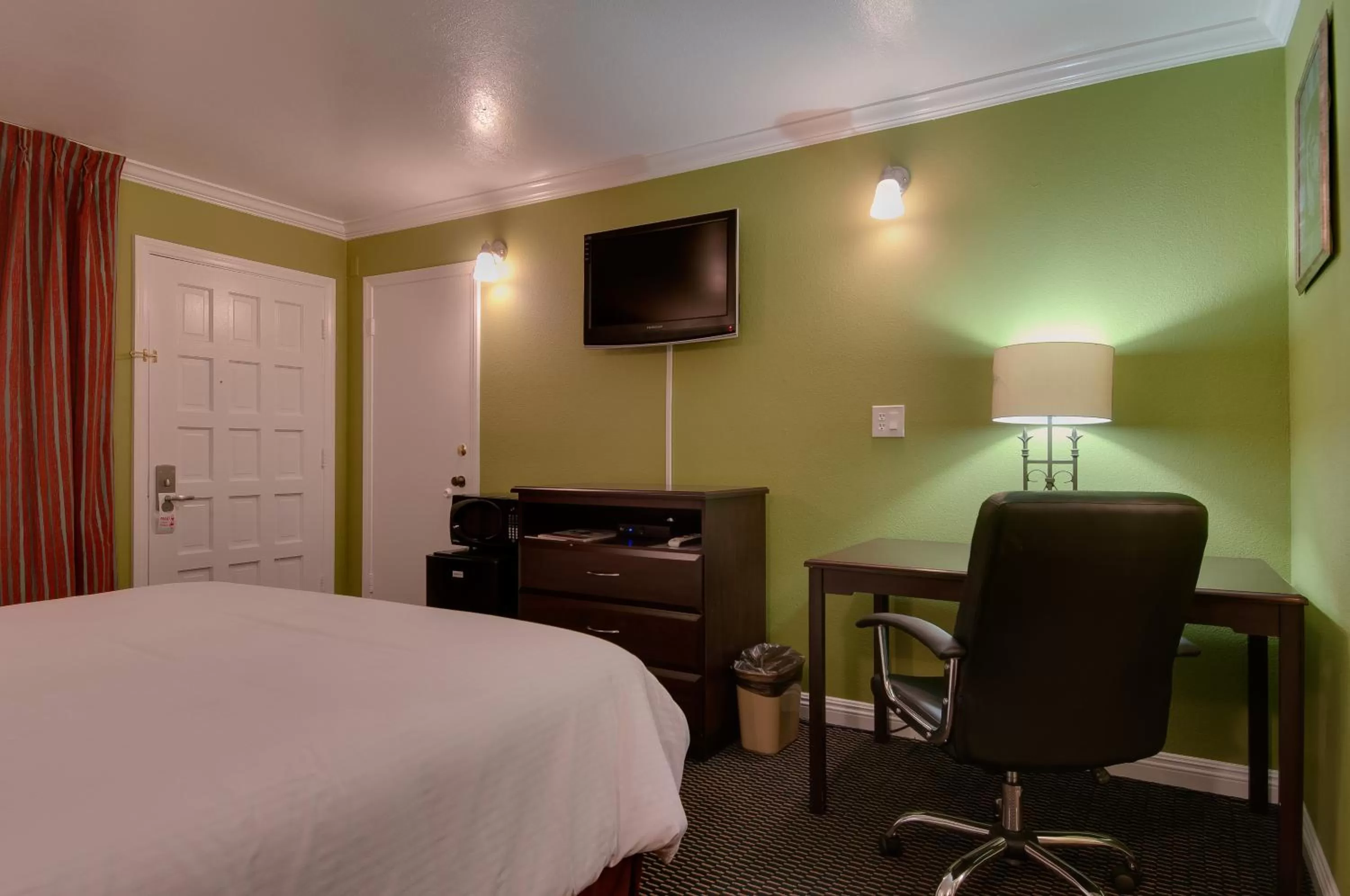 Decorative detail, Bed in Vagabond Inn San Pedro