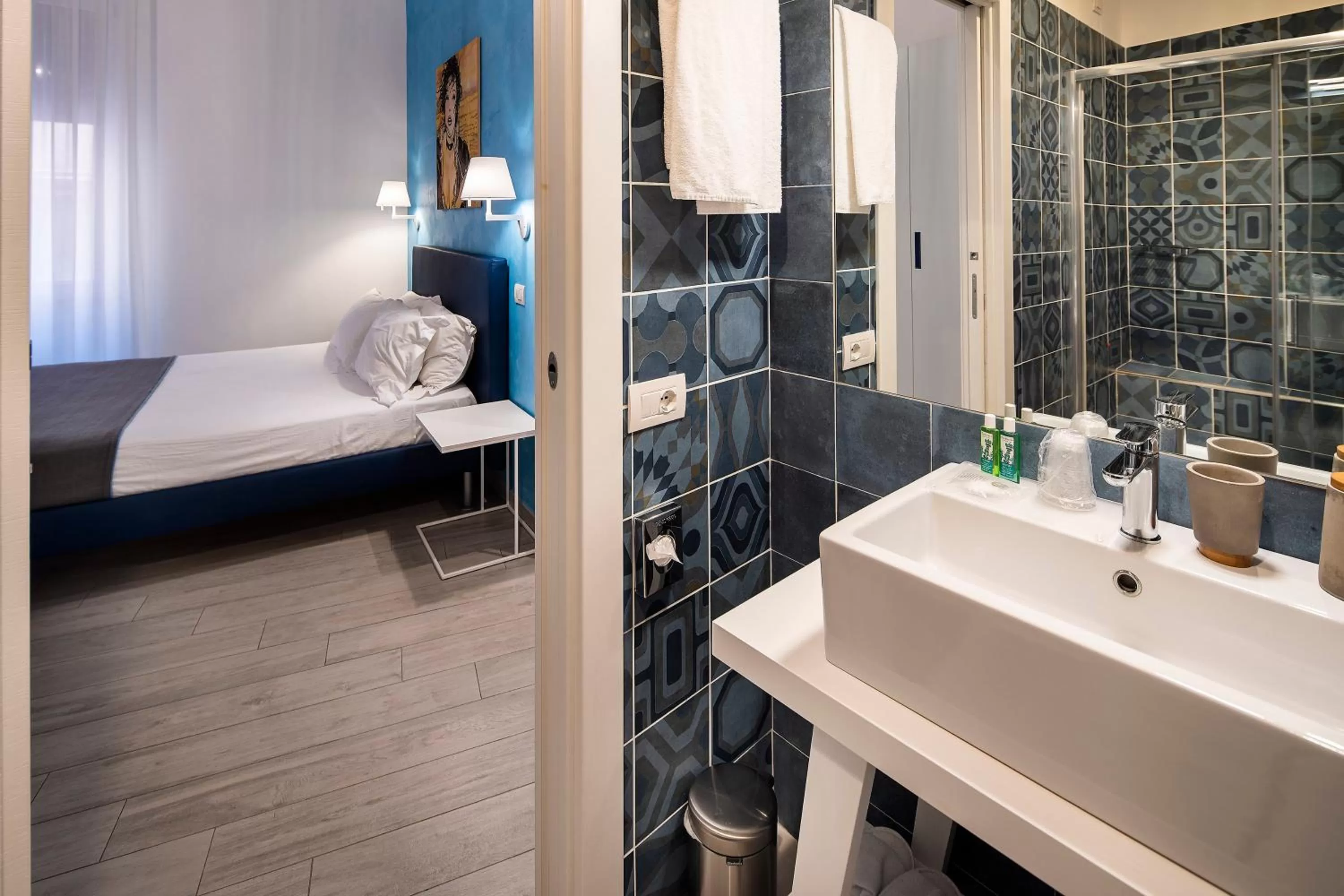 Bathroom, Bed in IstayinToledo Luxury Guest House