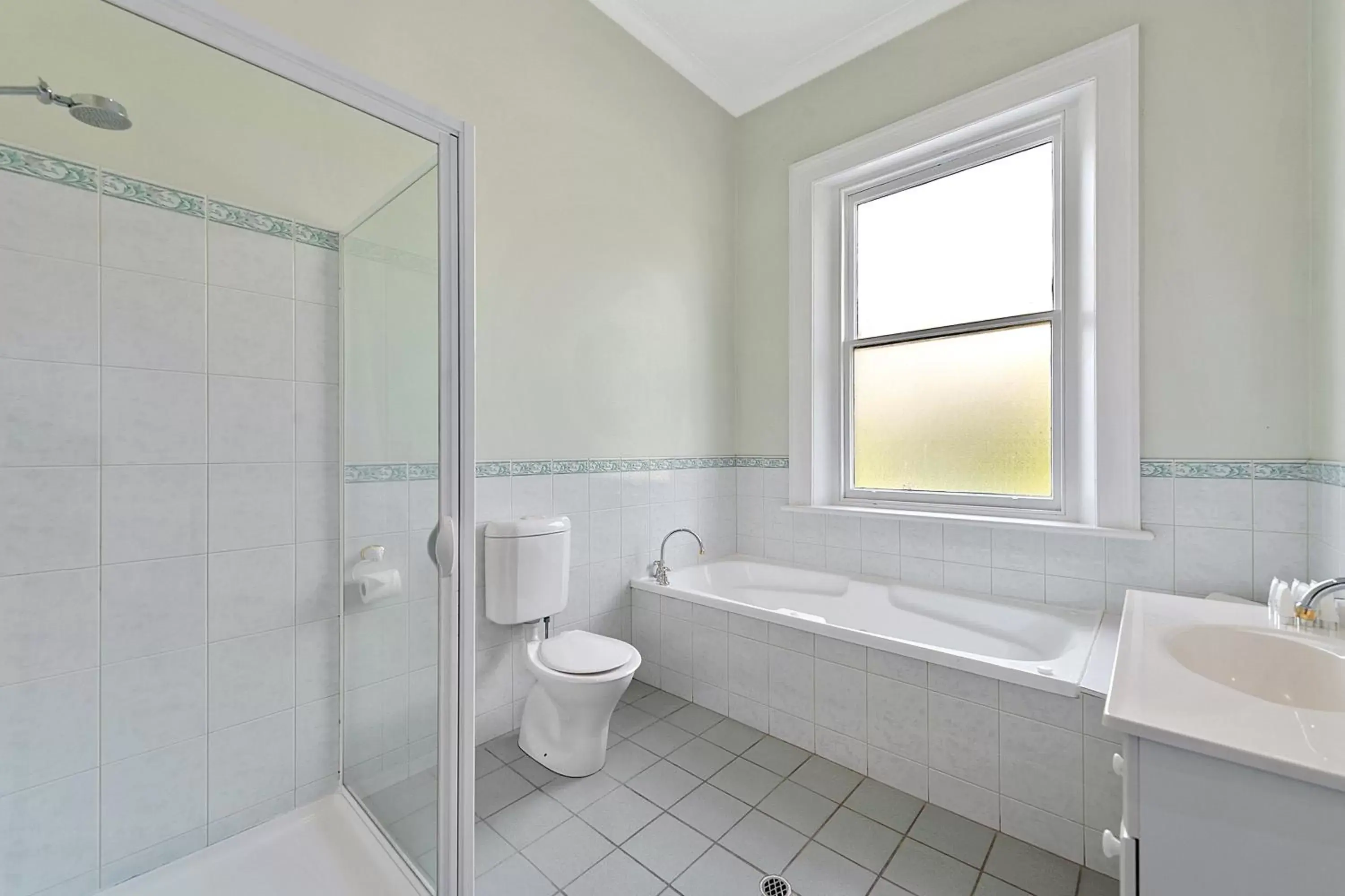 Shower, Bathroom in Waratah On York