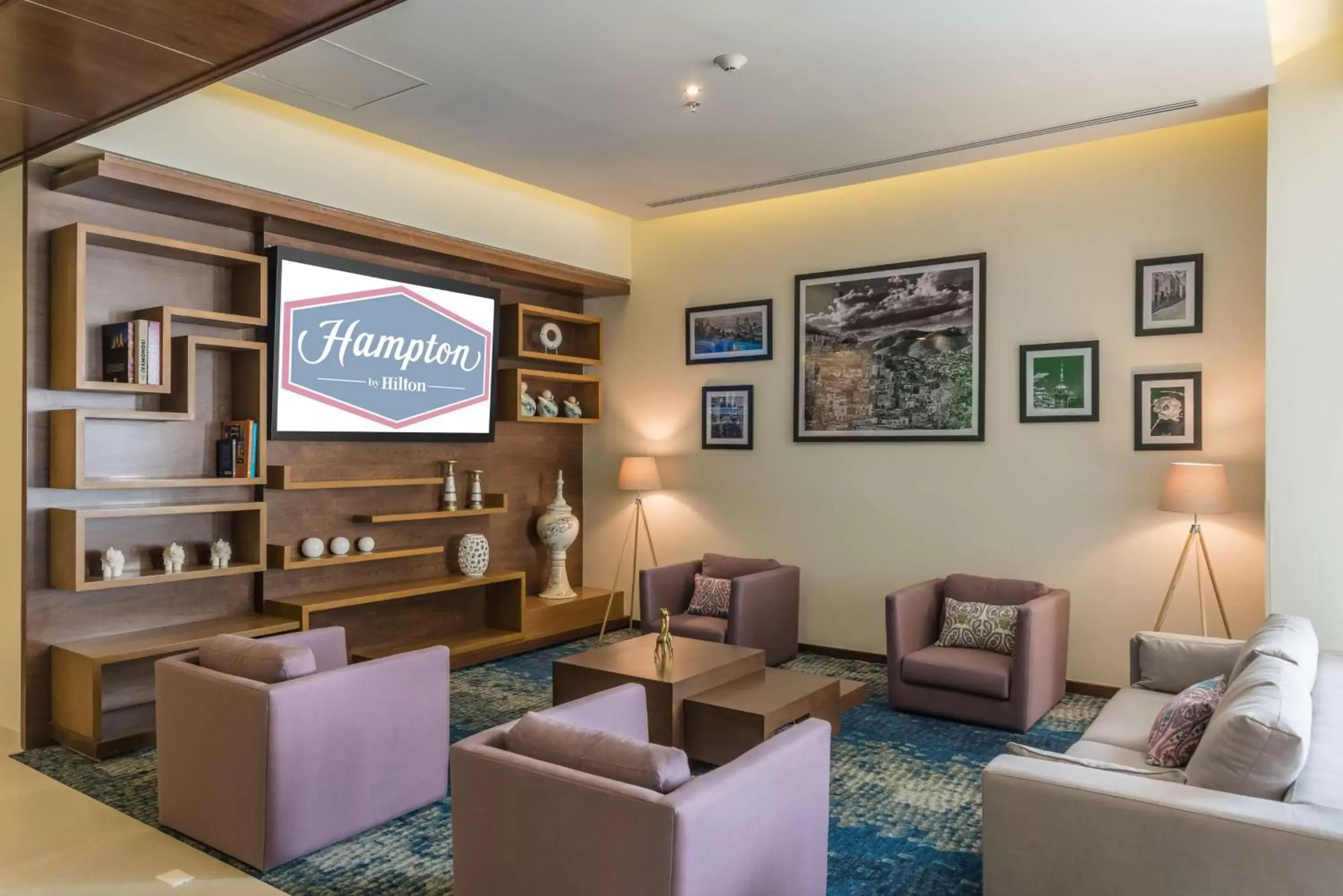 Lobby or reception in Hampton Inn & Suites by Hilton Salamanca Bajio Lobby or reception in Hampton Inn & Suites by Hilton Salamanca Bajio