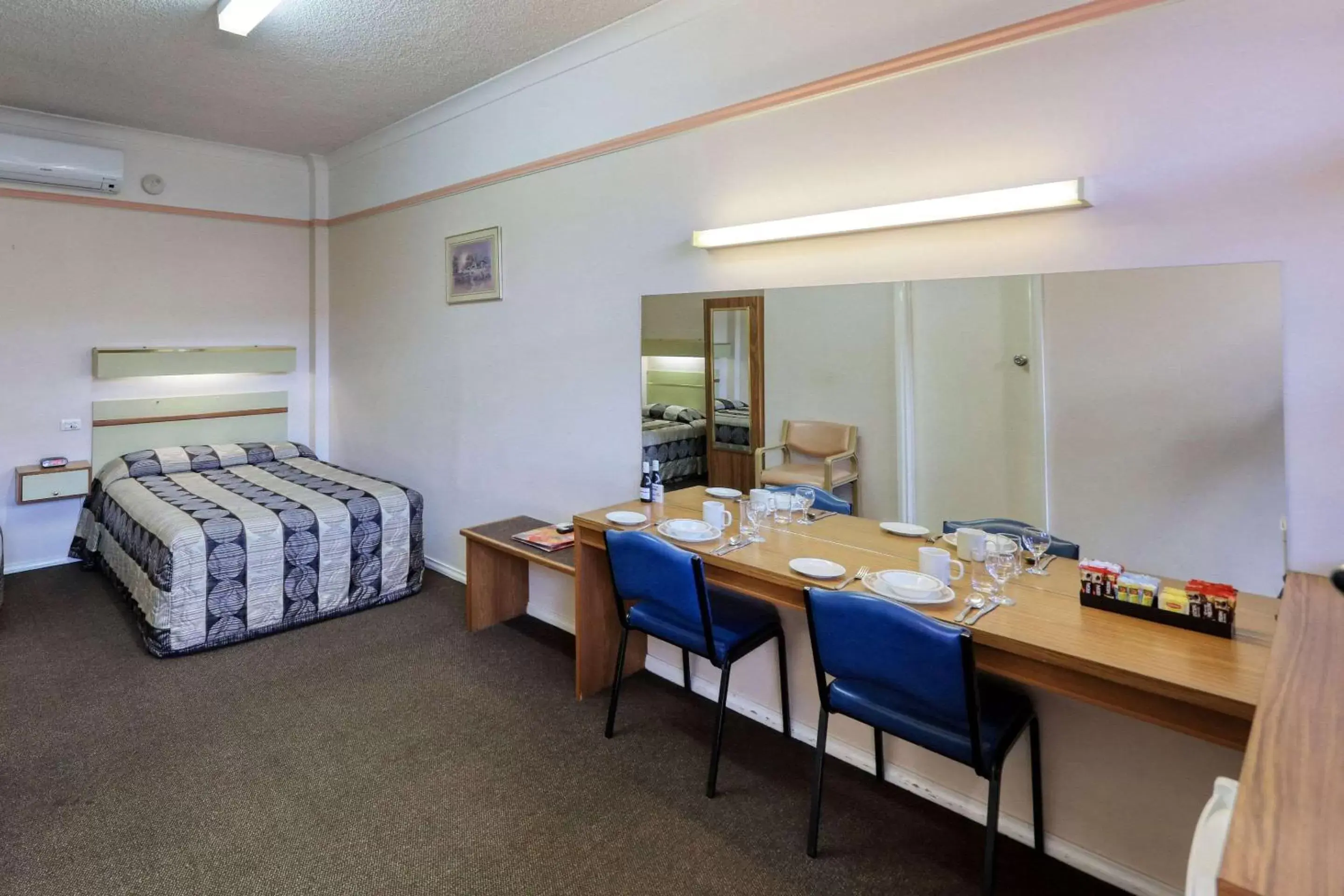 Bedroom in Comfort Inn Crystal Broken Hill