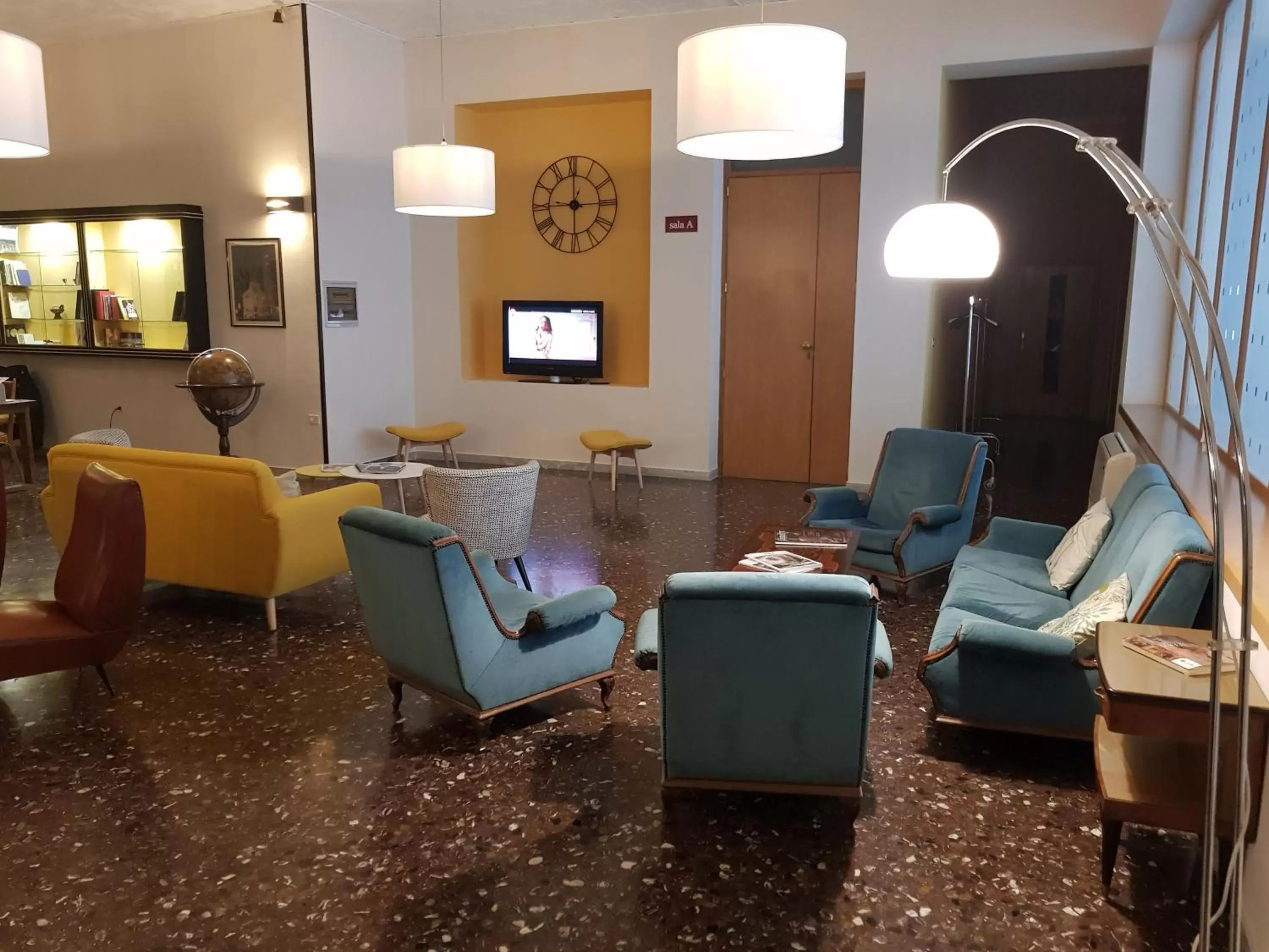 Communal lounge/ TV room, Lobby/Reception in ibis styles Trani