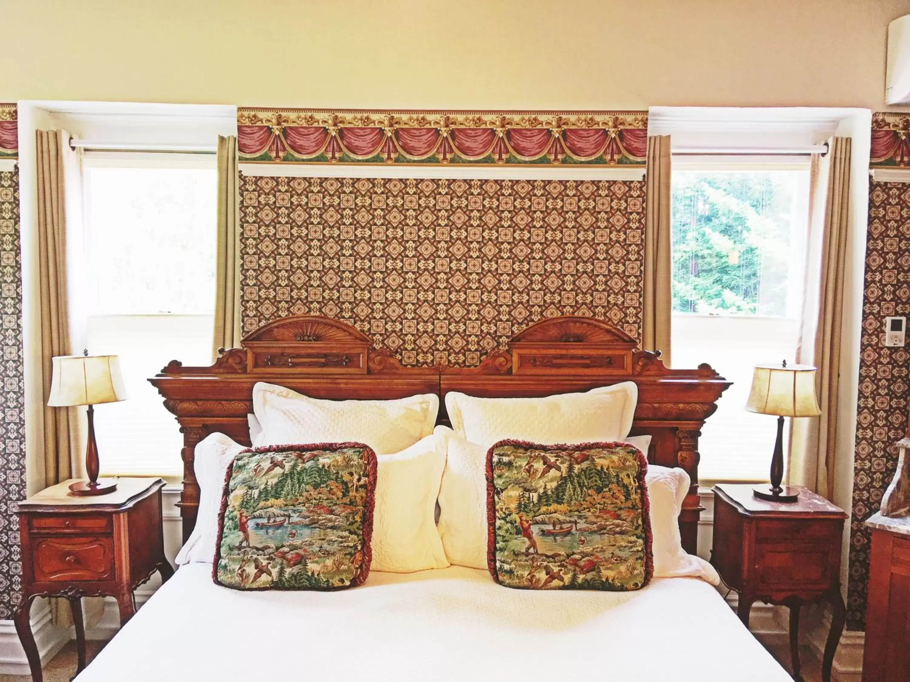 Bed in Churchill Manor