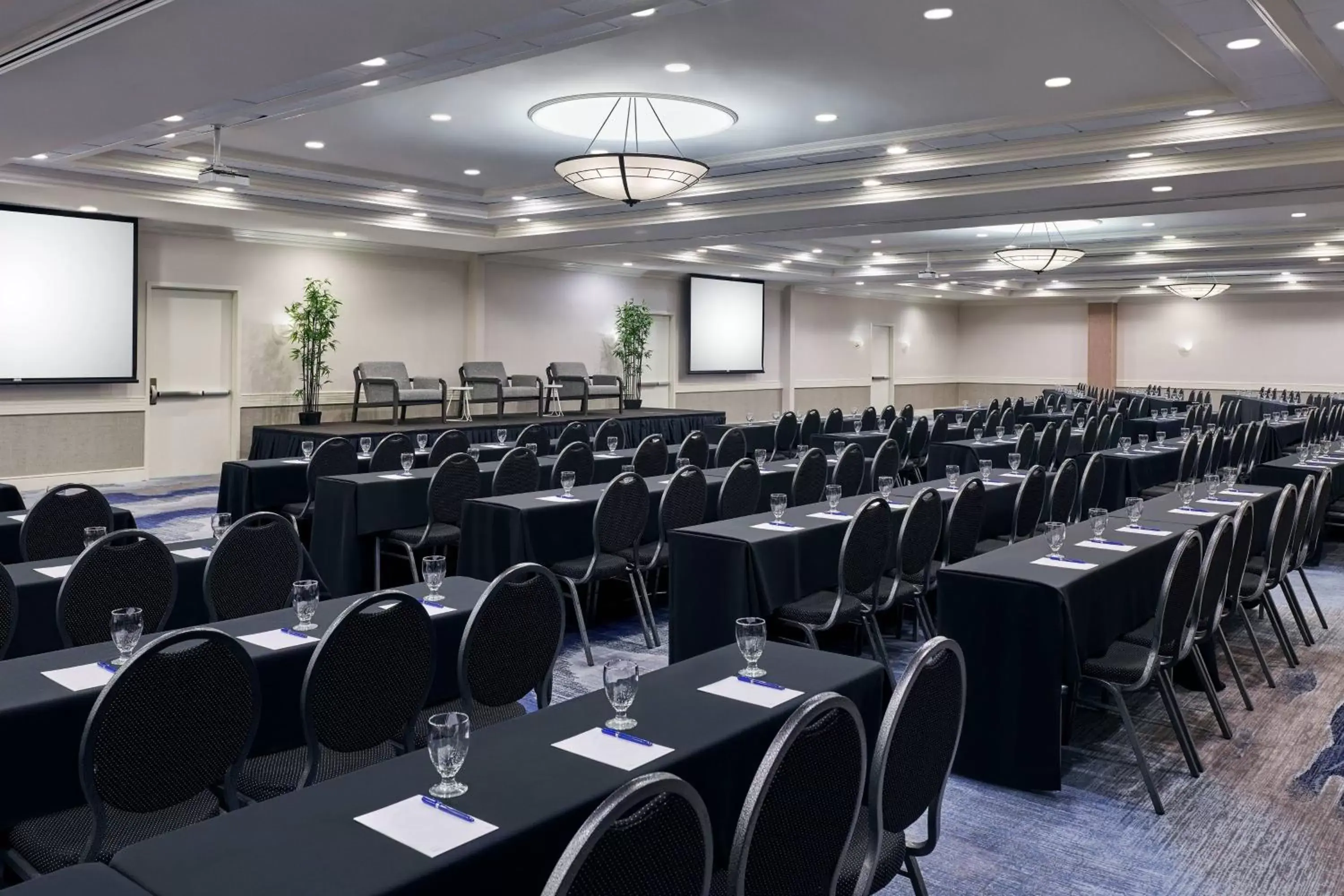 Meeting/conference room in Delta Hotels by Marriott Muskegon Convention Center