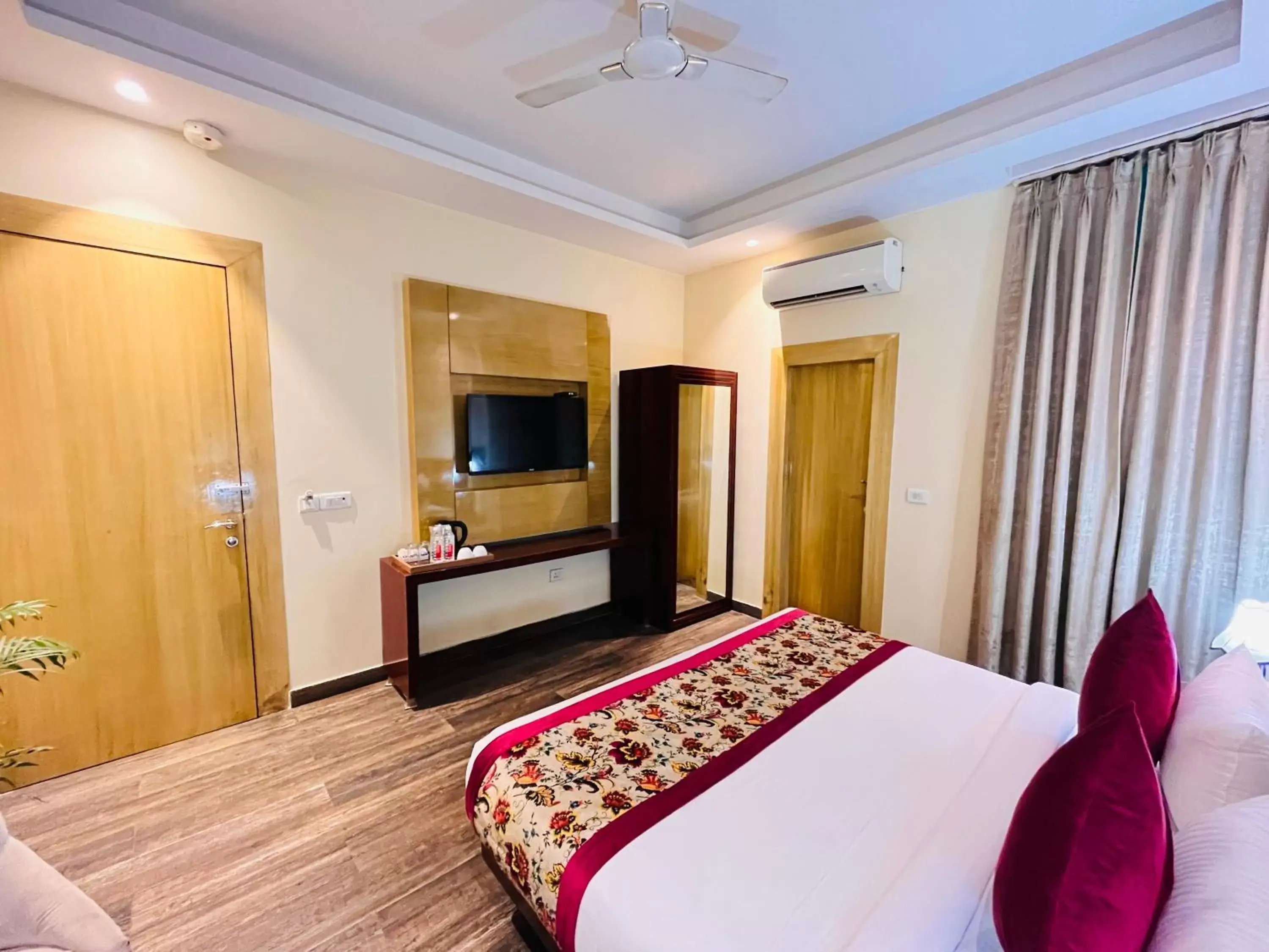 Bed in Hotel Banz - Near Delhi International Airport