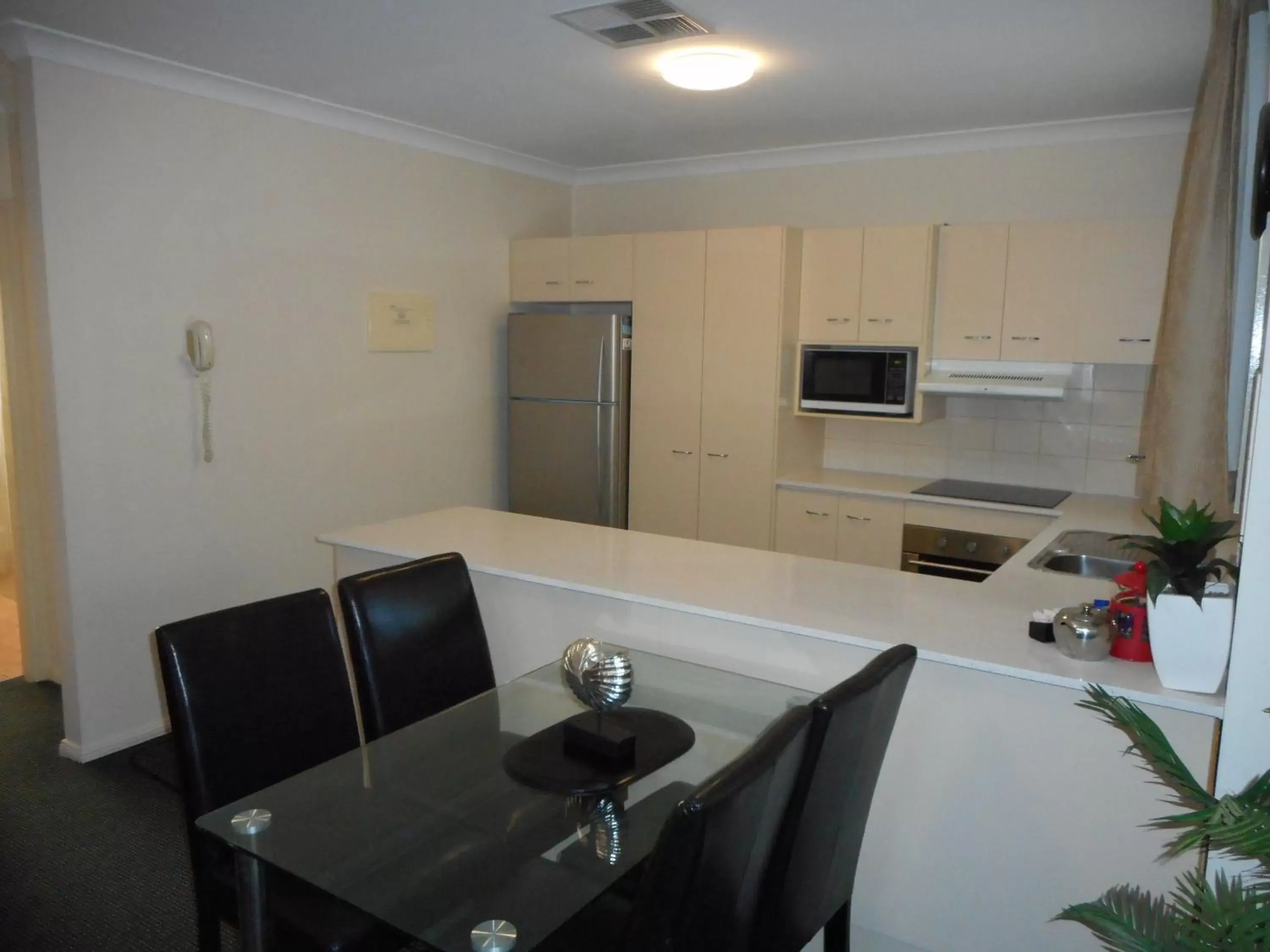 Kitchen or kitchenette, Kitchen/Kitchenette in Beaches Serviced Apartments