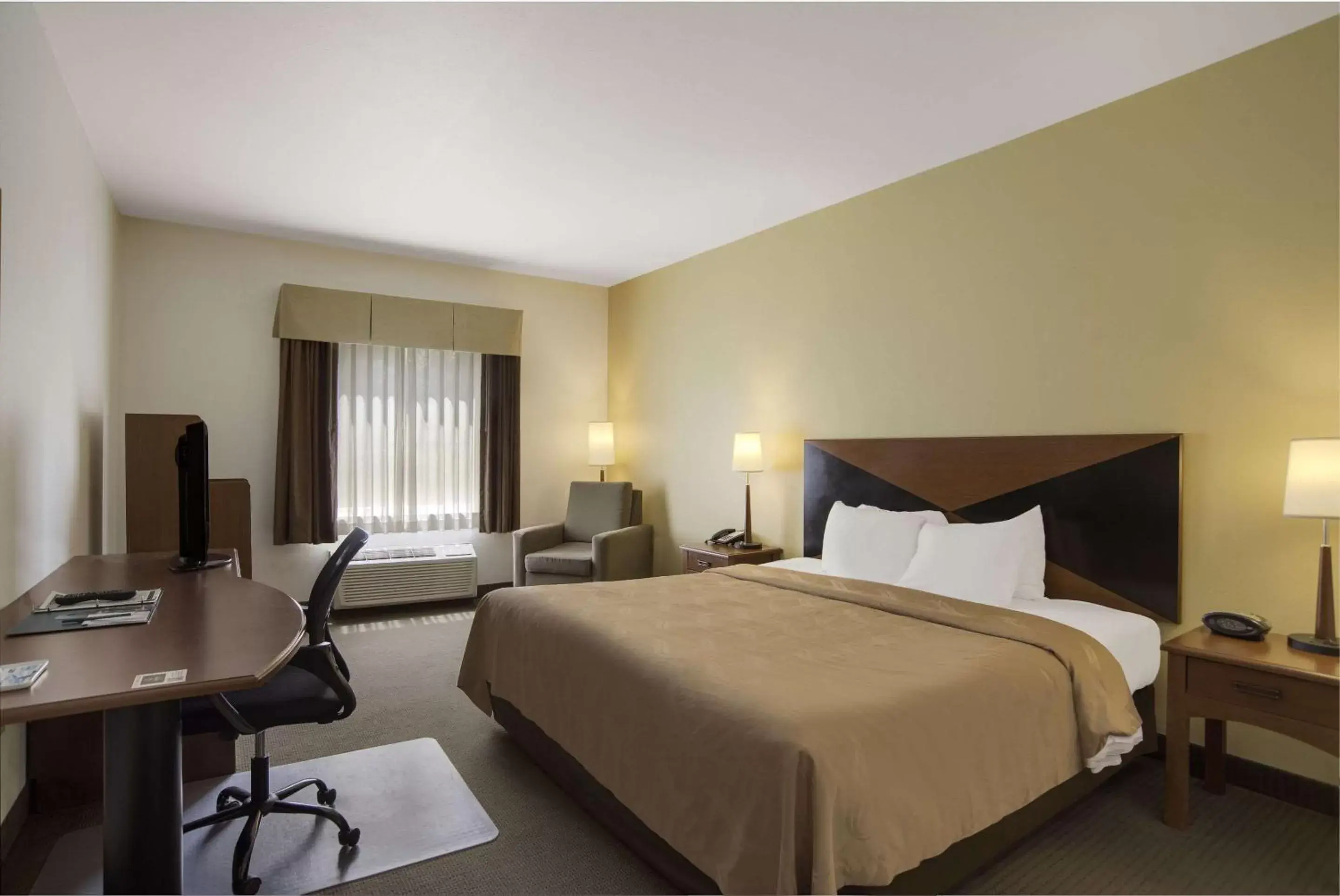 Bedroom in Quality Inn & Suites Chambersburg