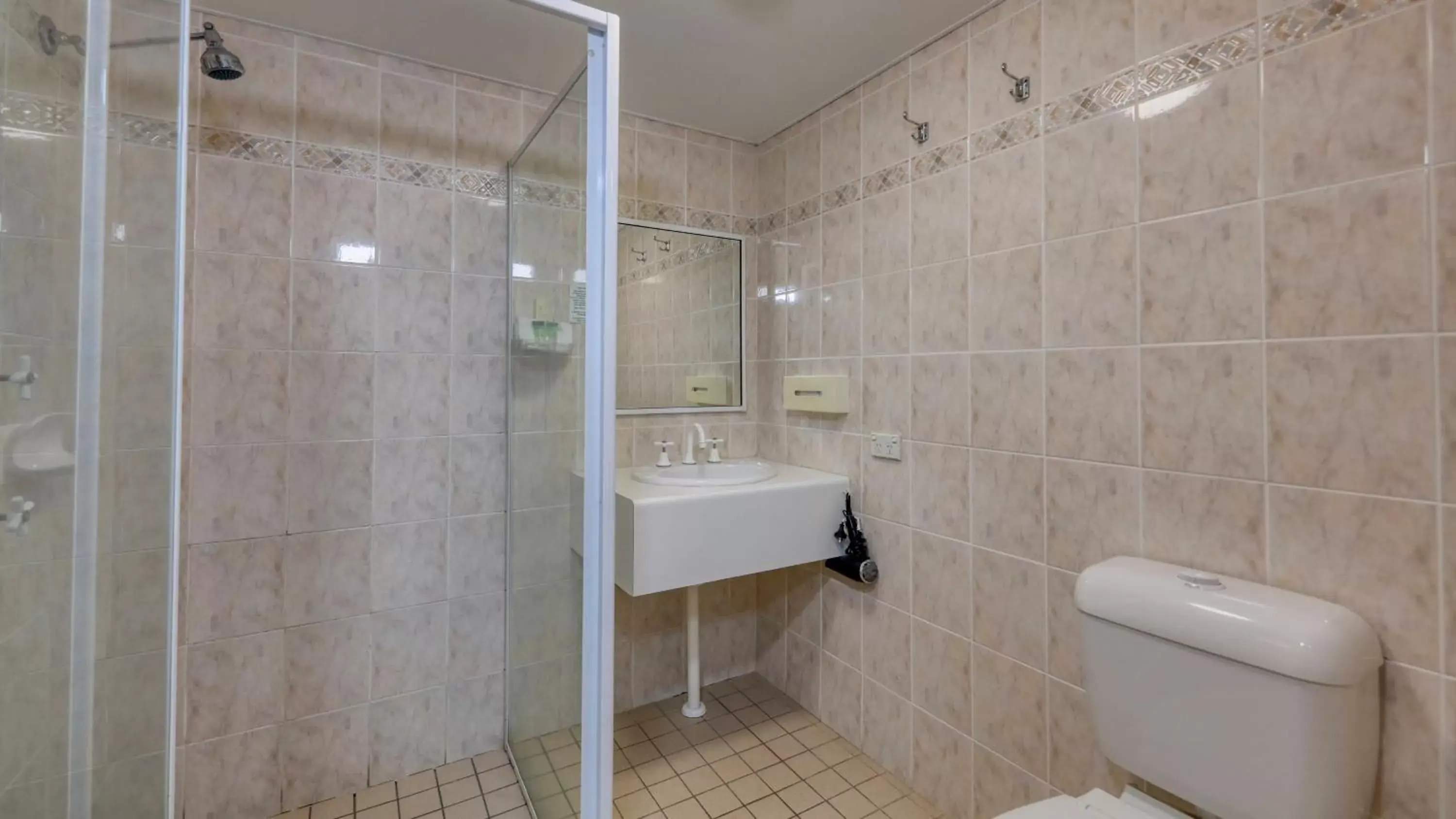 Shower, Bathroom in Canowindra Riverview Motel