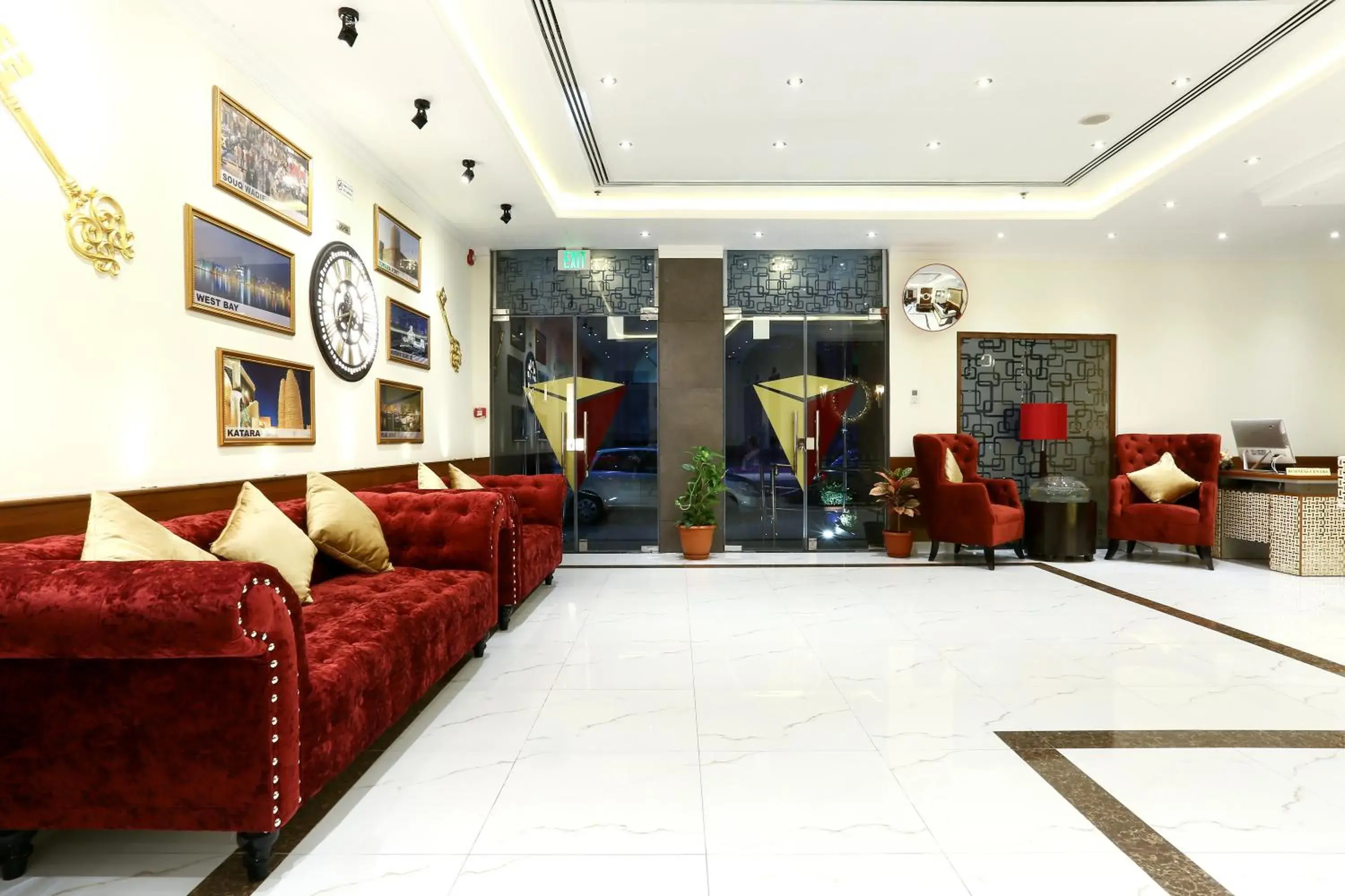 Communal lounge/ TV room, Lobby/Reception in La Villa Suites Hotel