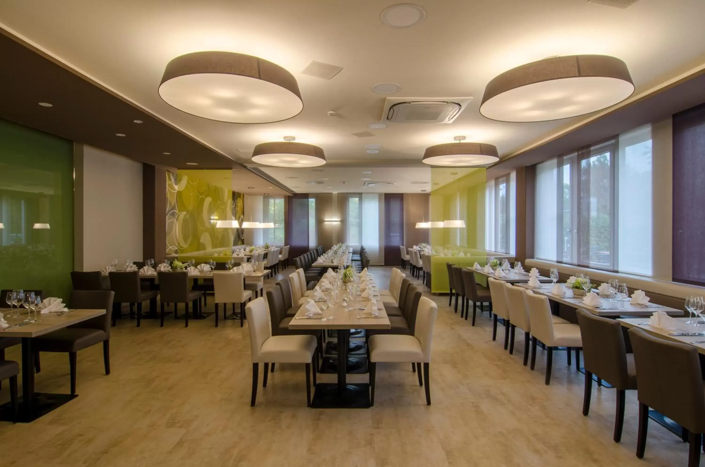 Meeting/conference room, Restaurant/Places to Eat in Holiday Inn Munich Unterhaching, an IHG Hotel