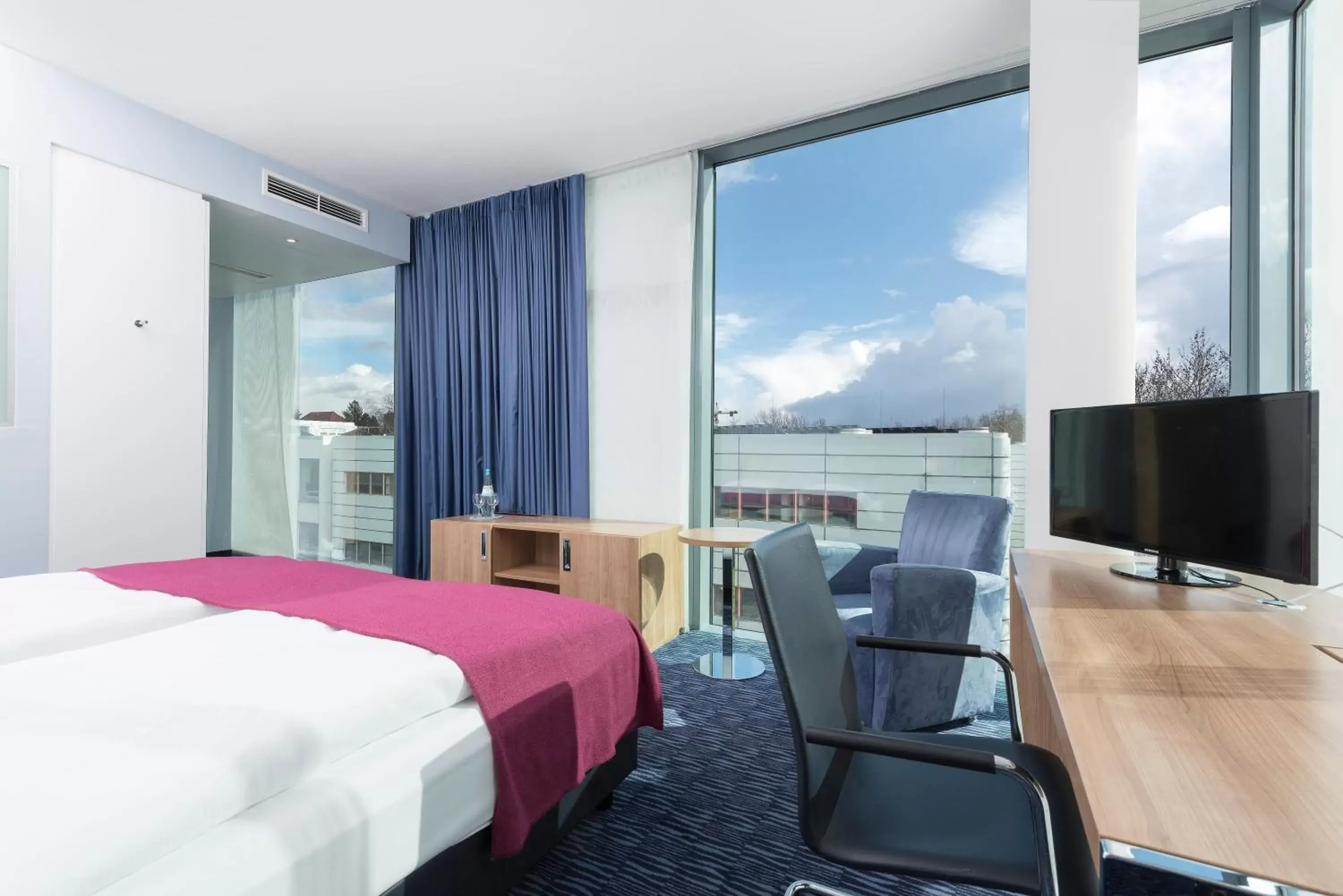 Photo of the whole room, Bed in Seminaris CampusHotel Berlin Photo of the whole room, Bed in Seminaris CampusHotel Berlin