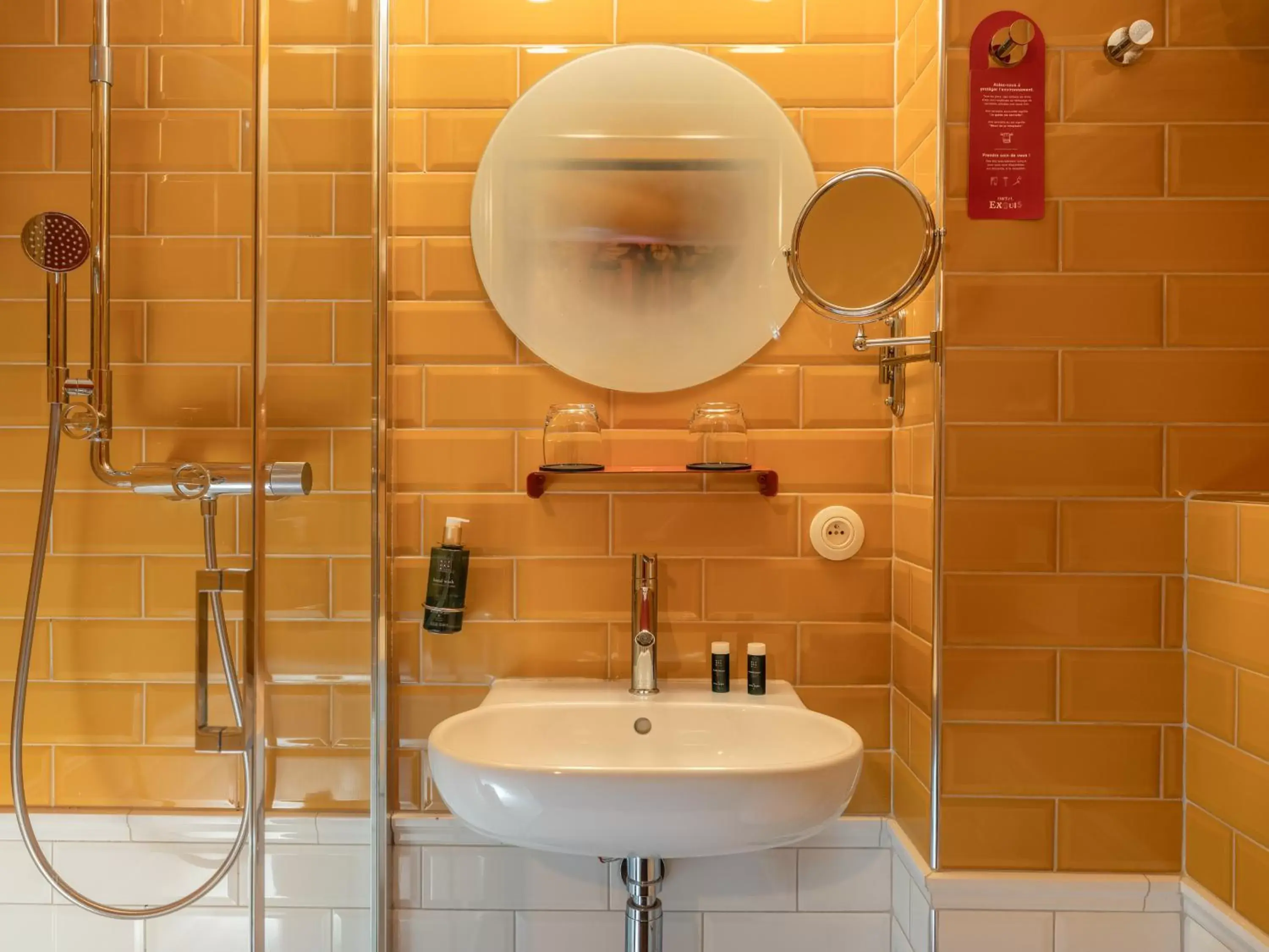 Bathroom in Hôtel Exquis by Elegancia