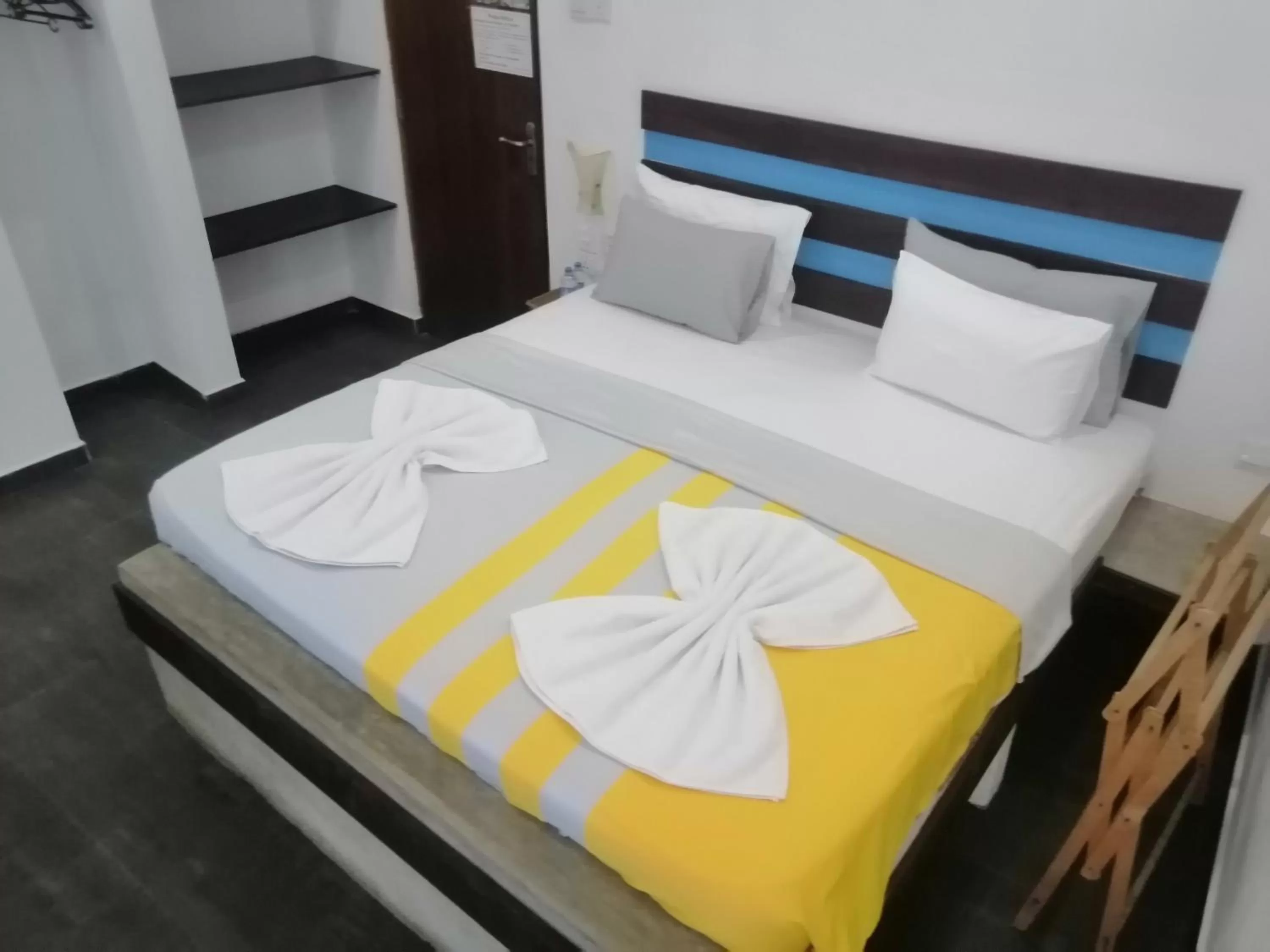 Bed in Le Petit Hotel & Restaurant