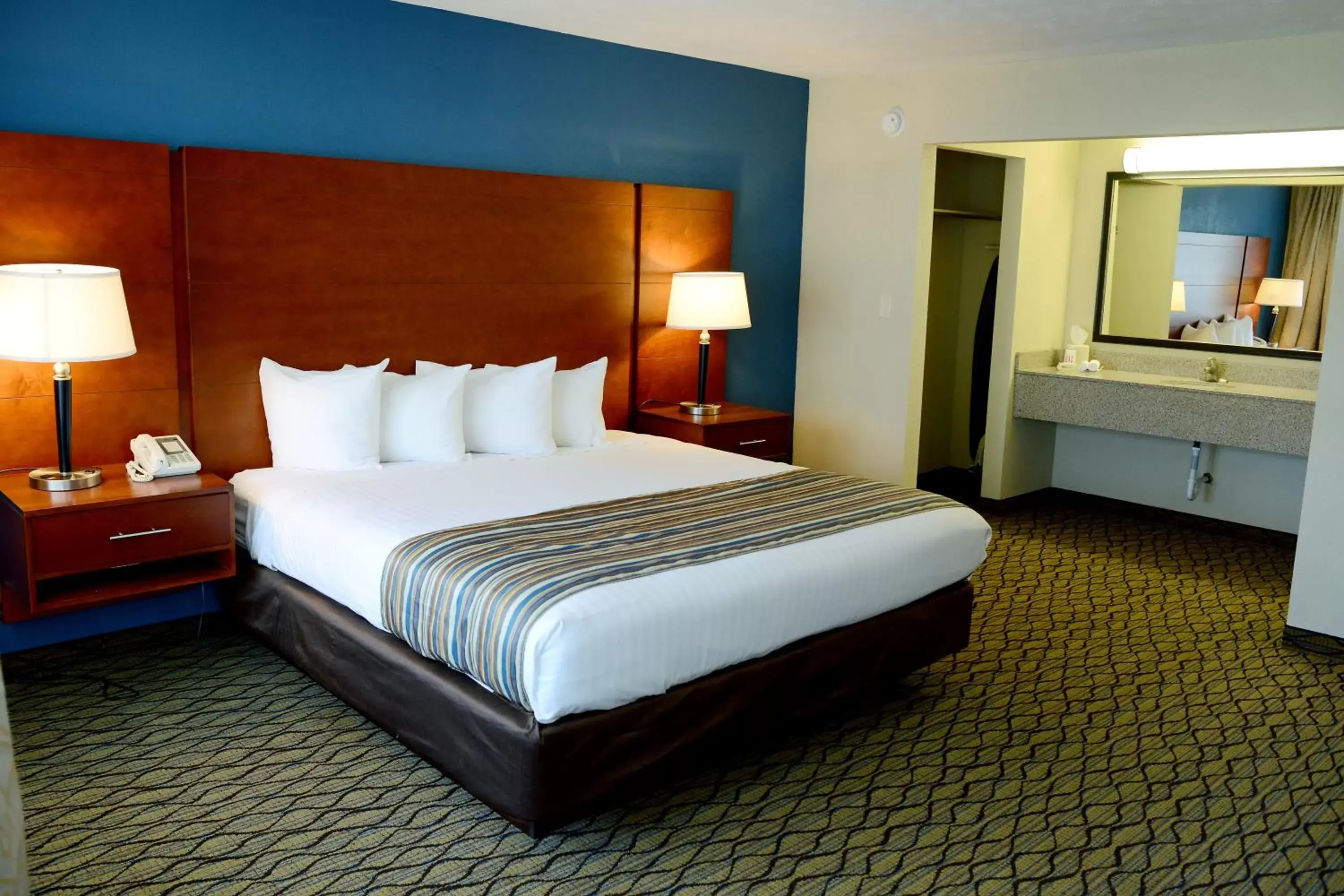 Bed, Room Photo in Baymont by Wyndham St. Ignace Lakefront