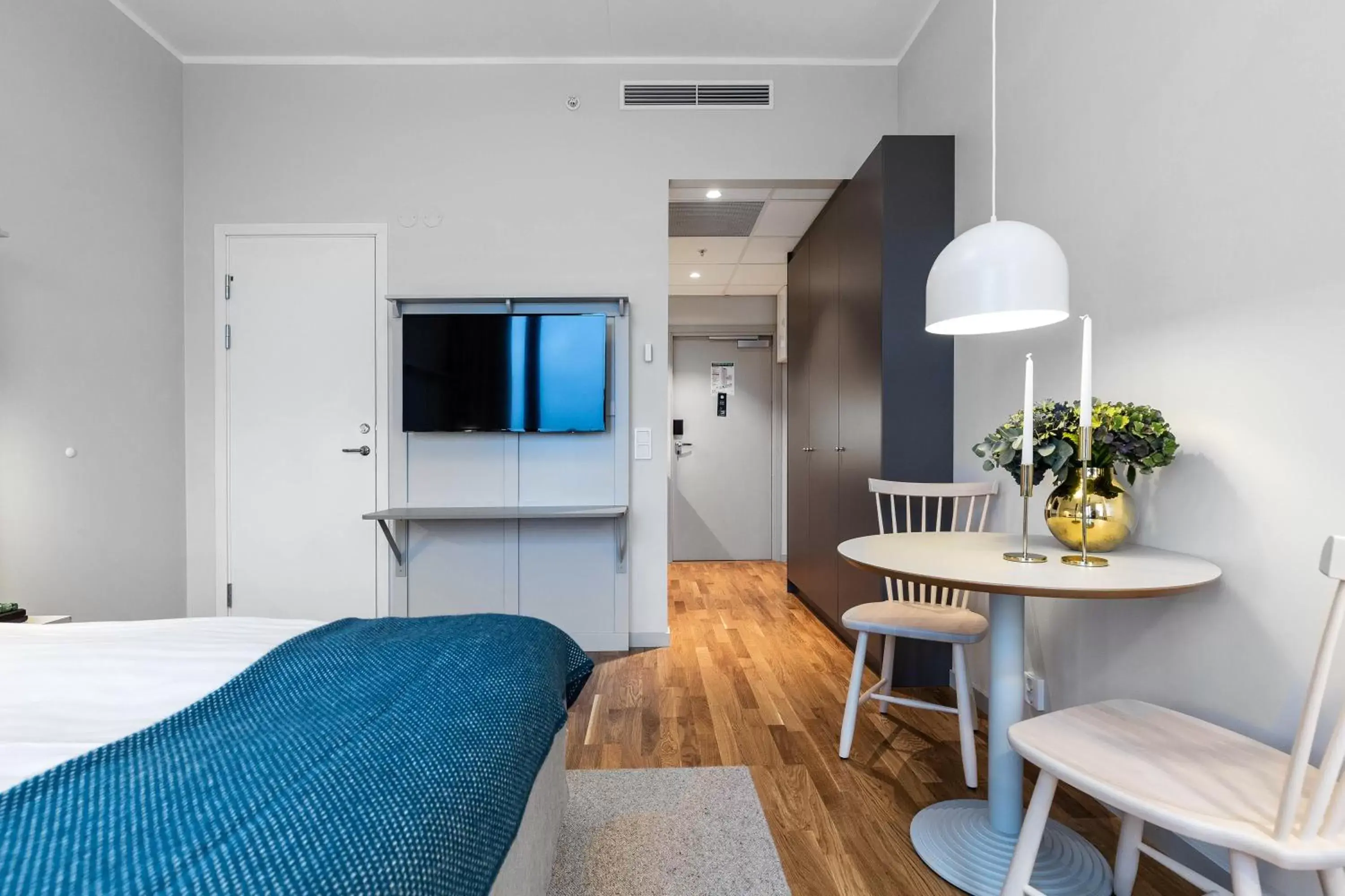 Property building, Bed in Biz Apartment Bromma Property building, Bed in Biz Apartment Bromma