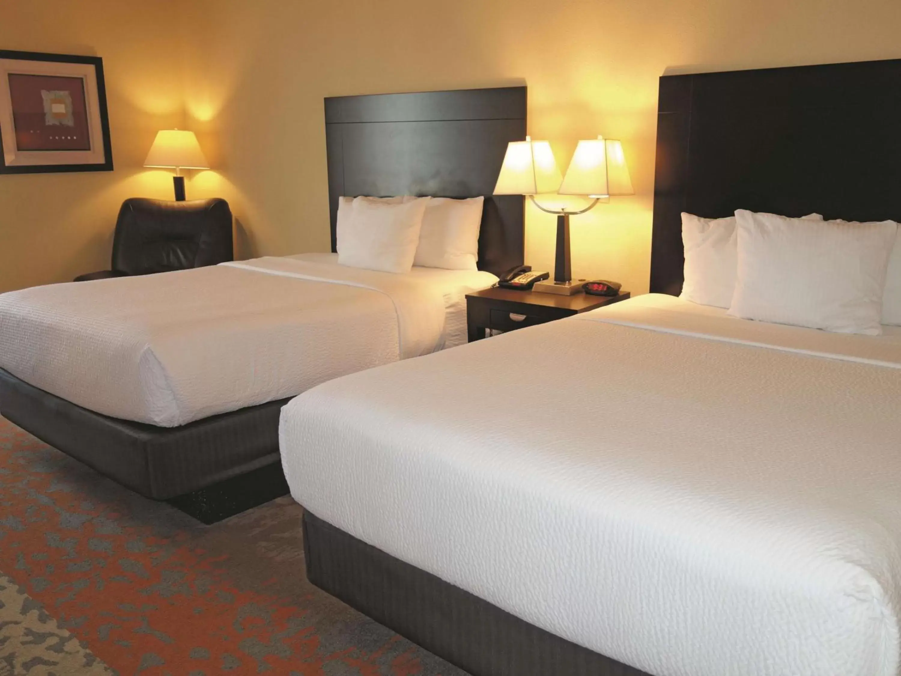 Photo of the whole room, Bed in La Quinta Inn & Suites by Wyndham Eastland