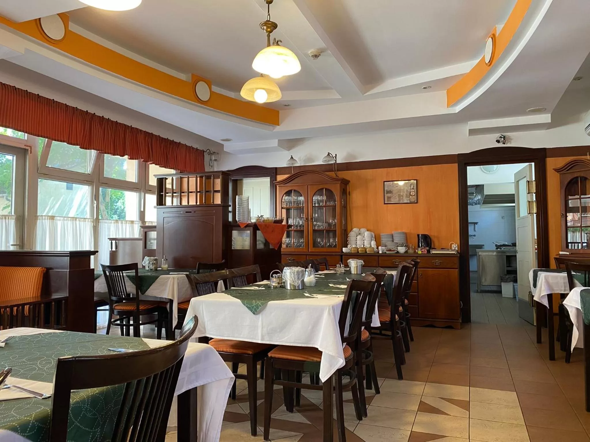 Restaurant/places to eat in Tisza Alfa Hotel