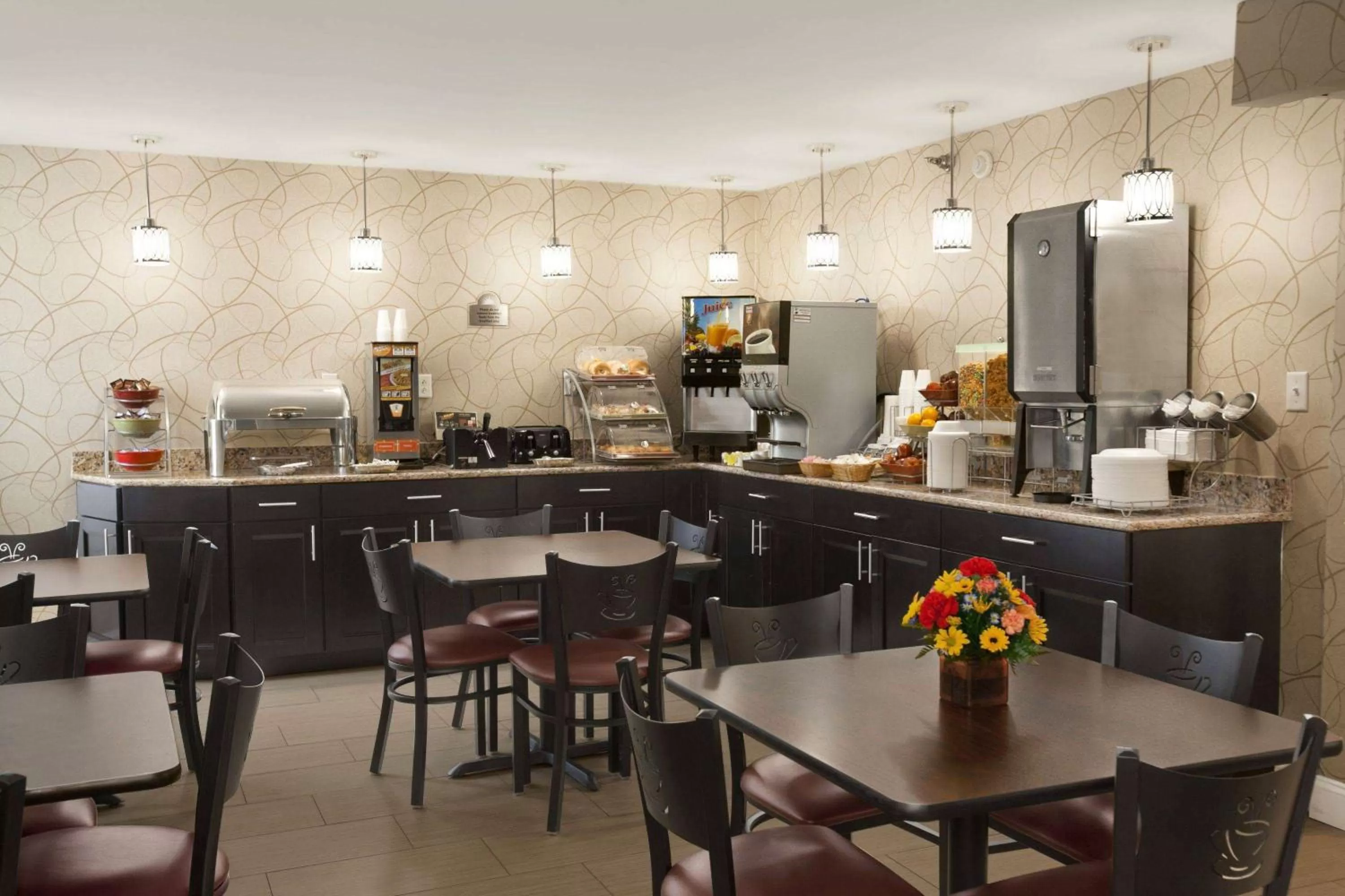 Restaurant/places to eat in Days Inn by Wyndham Reading Wyomissing
