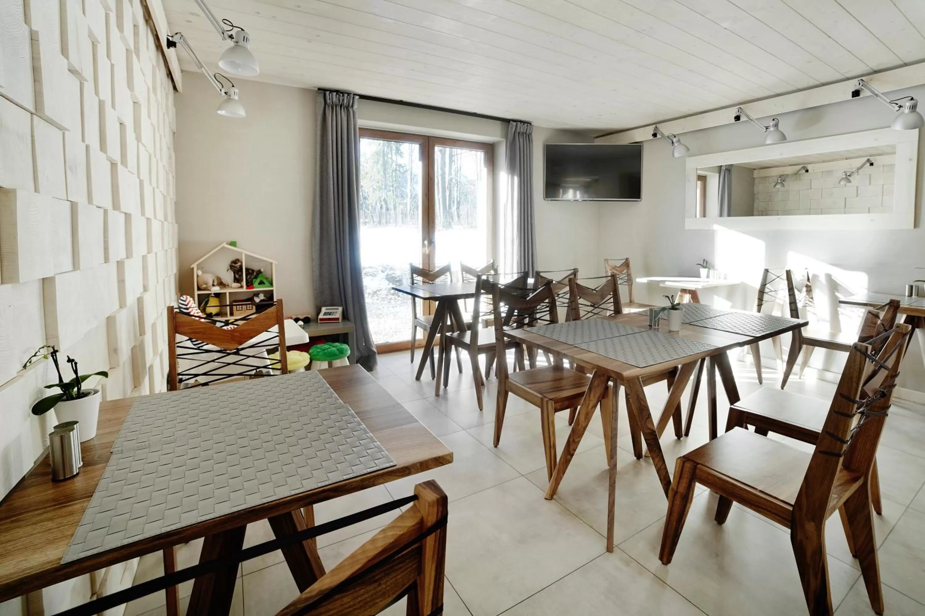 Communal lounge/ TV room in VILLA NOSAL - Zakopane