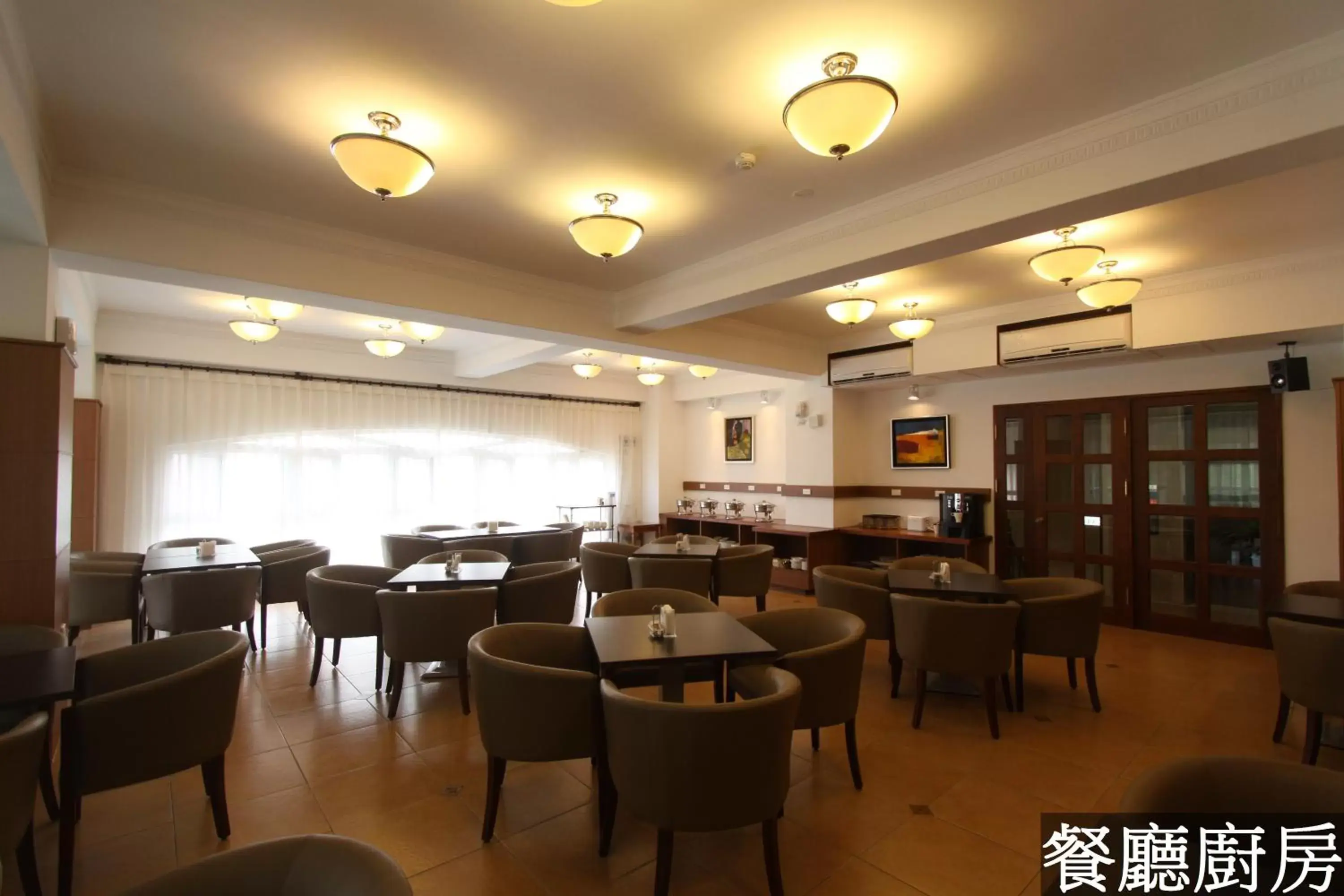 Restaurant/Places to Eat in Hotel Lohas