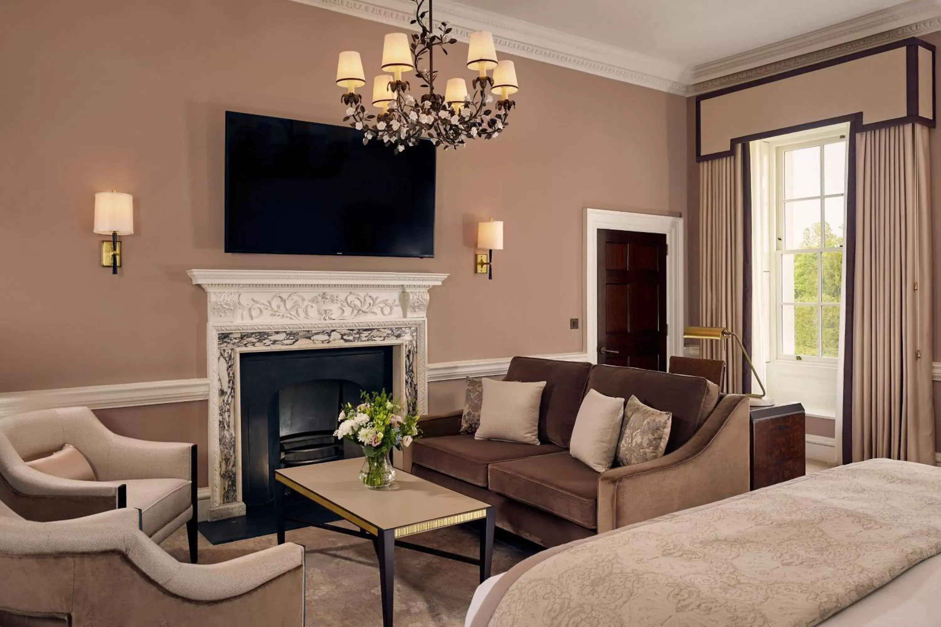 Bedroom, Seating Area in The Langley, a Luxury Collection Hotel, Buckinghamshire