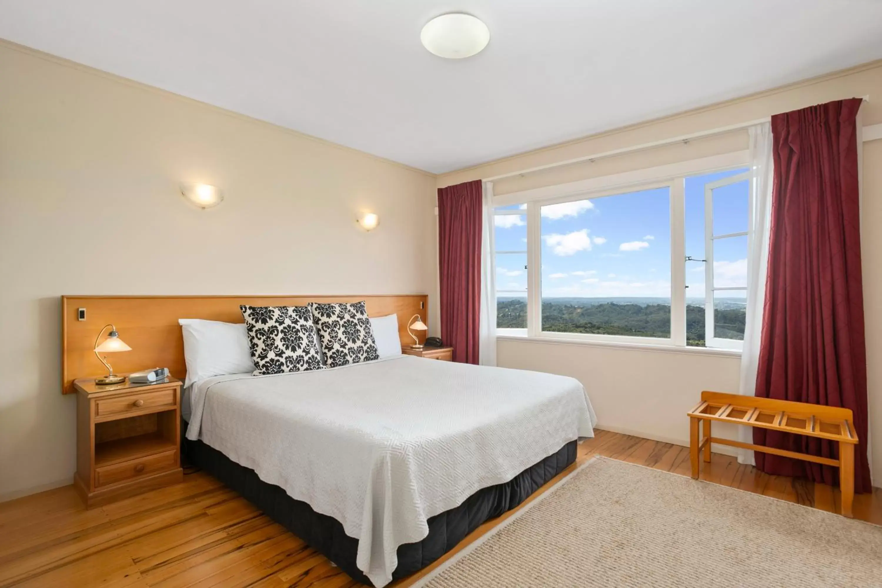 Photo of the whole room, Bed in Waitakere Resort & Spa