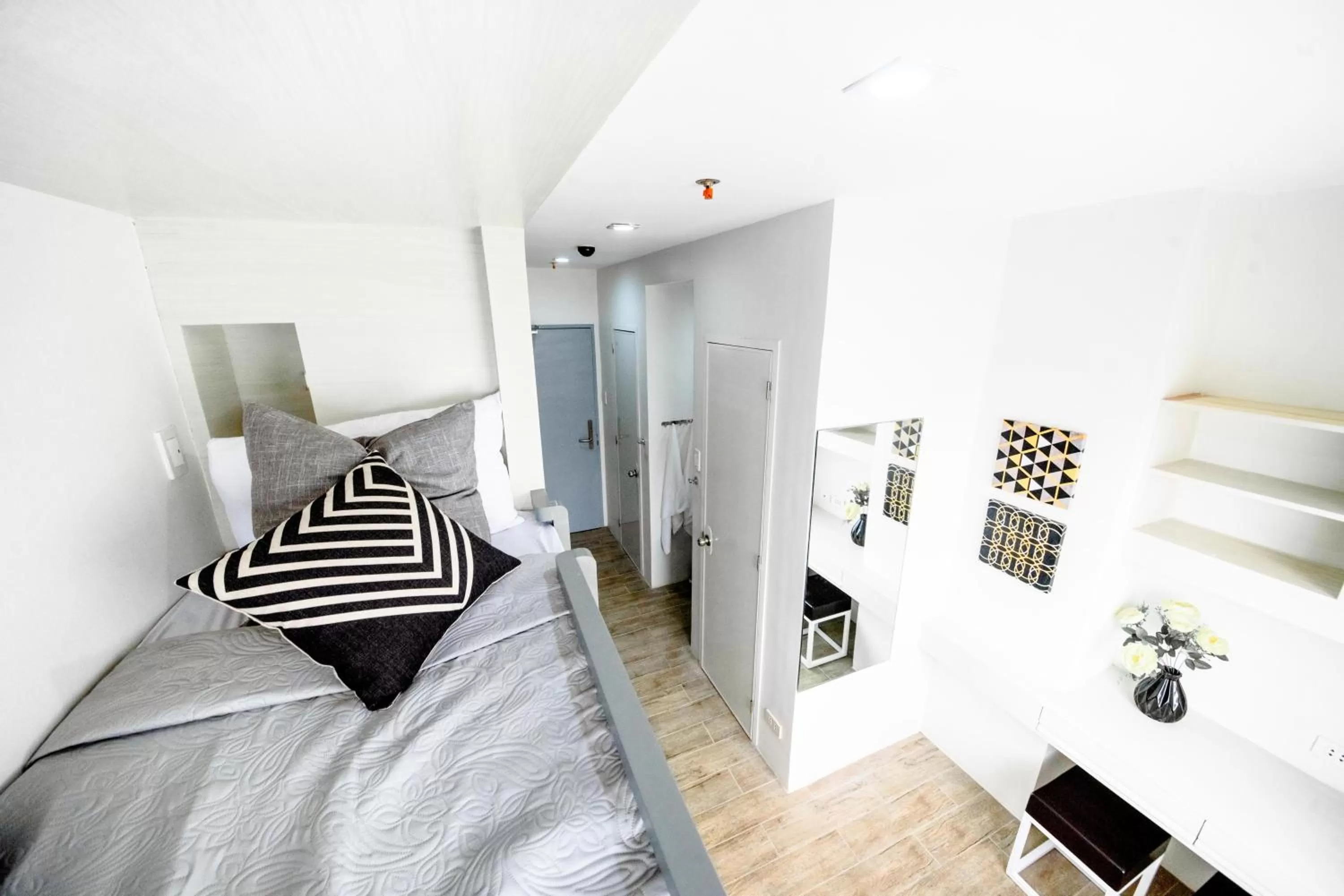 Bedroom, Bed in 1075 Dormitel