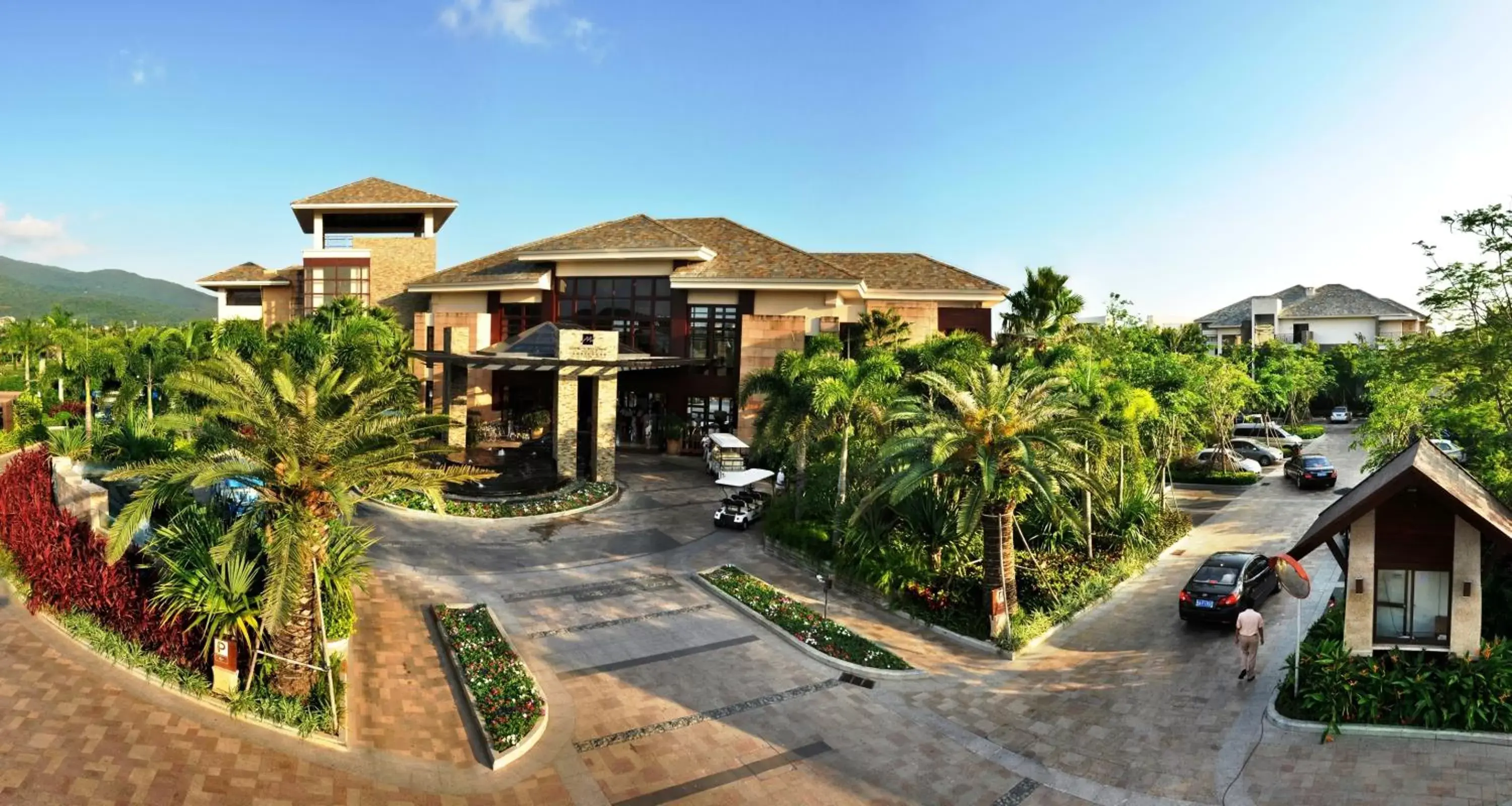 Facade/entrance in Grand Metropark Villa Resort Sanya Yalong Bay