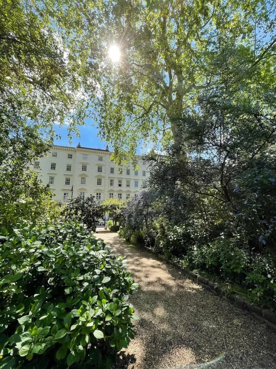 Neighbourhood in Eccleston Square Hotel