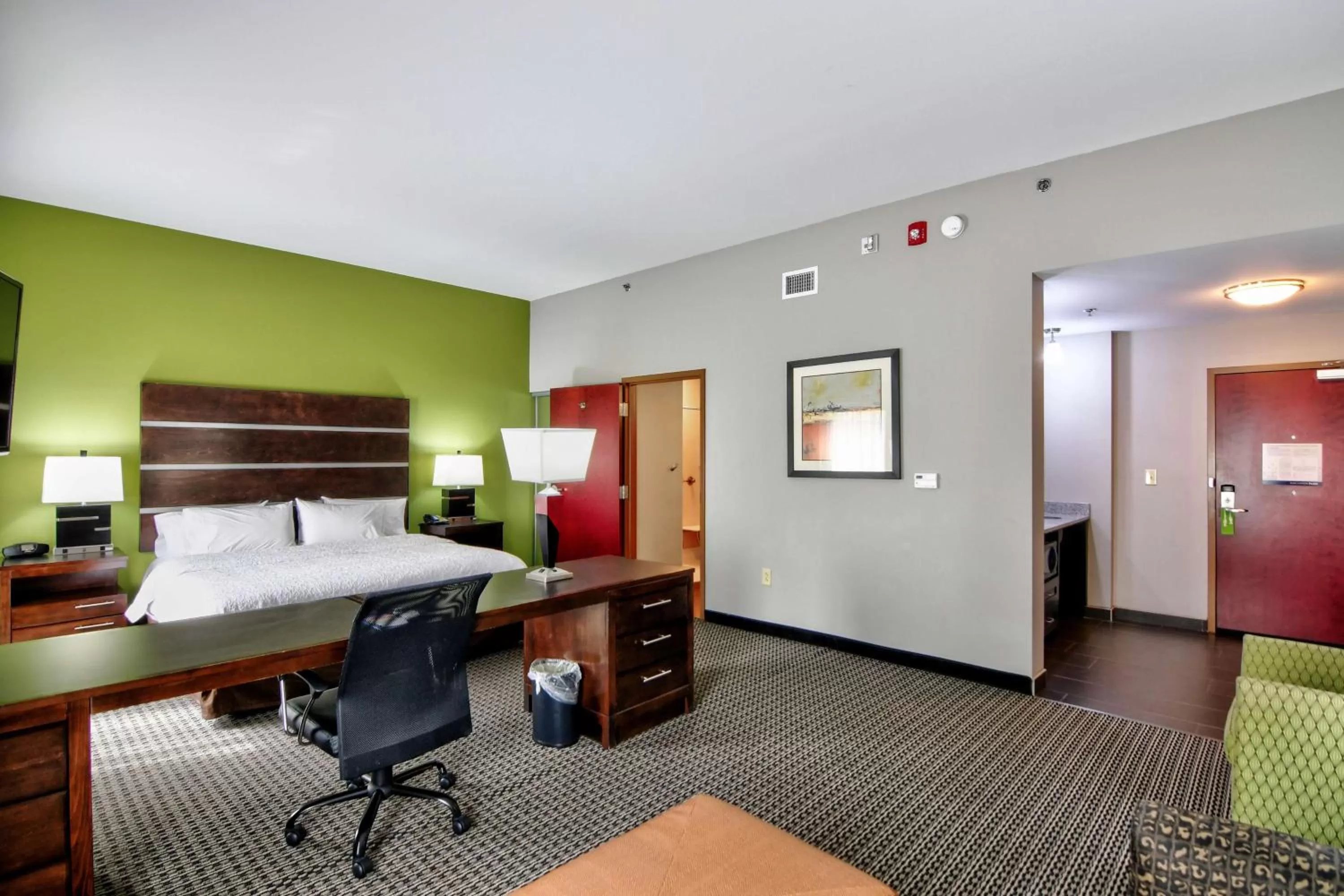 Bedroom, Bed in Hampton Inn Foley