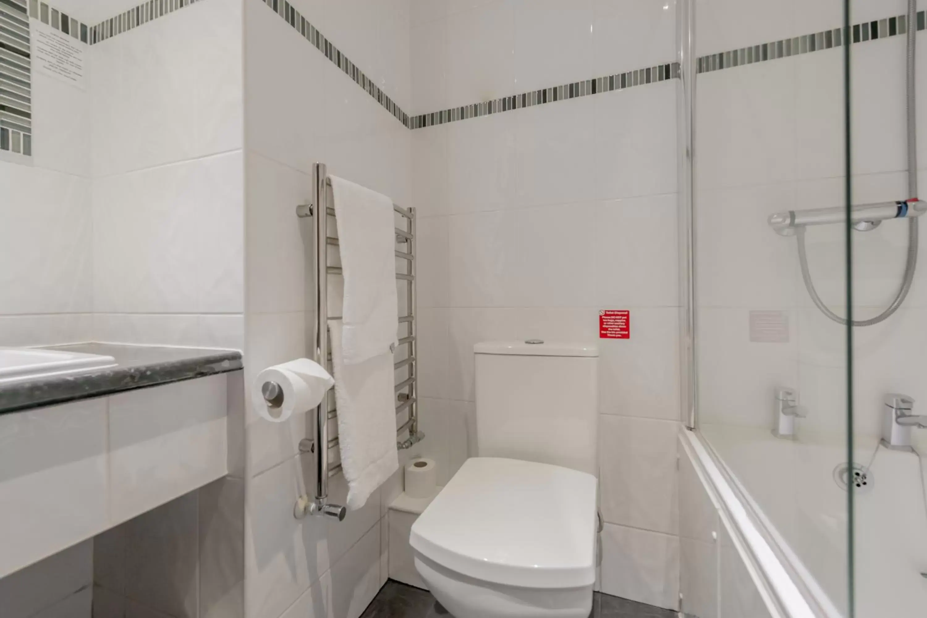 Bathroom in Best Western Bradford Guide Post Hotel