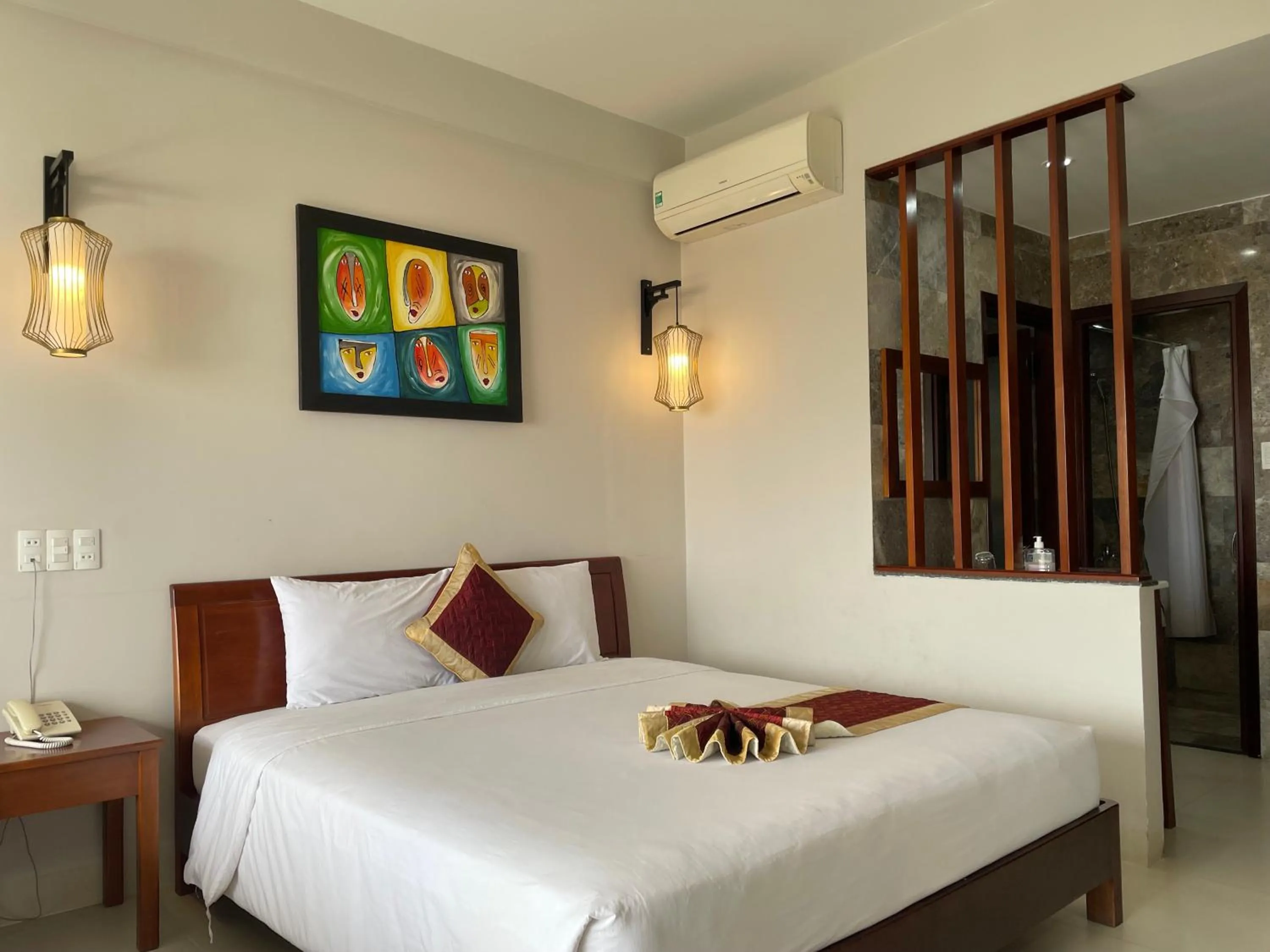 Bed in Sunshine Hoian Hotel