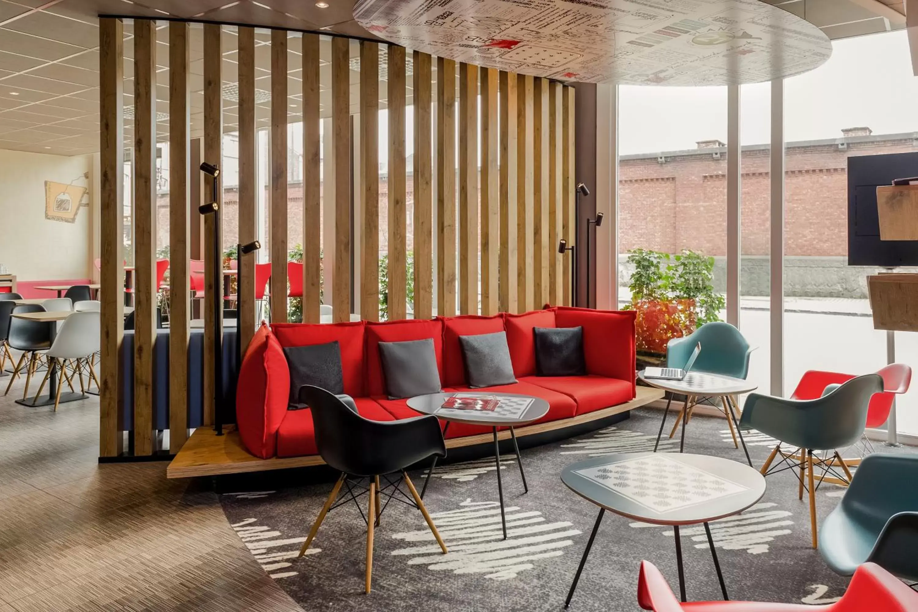 Lounge or bar in ibis Namur Centre