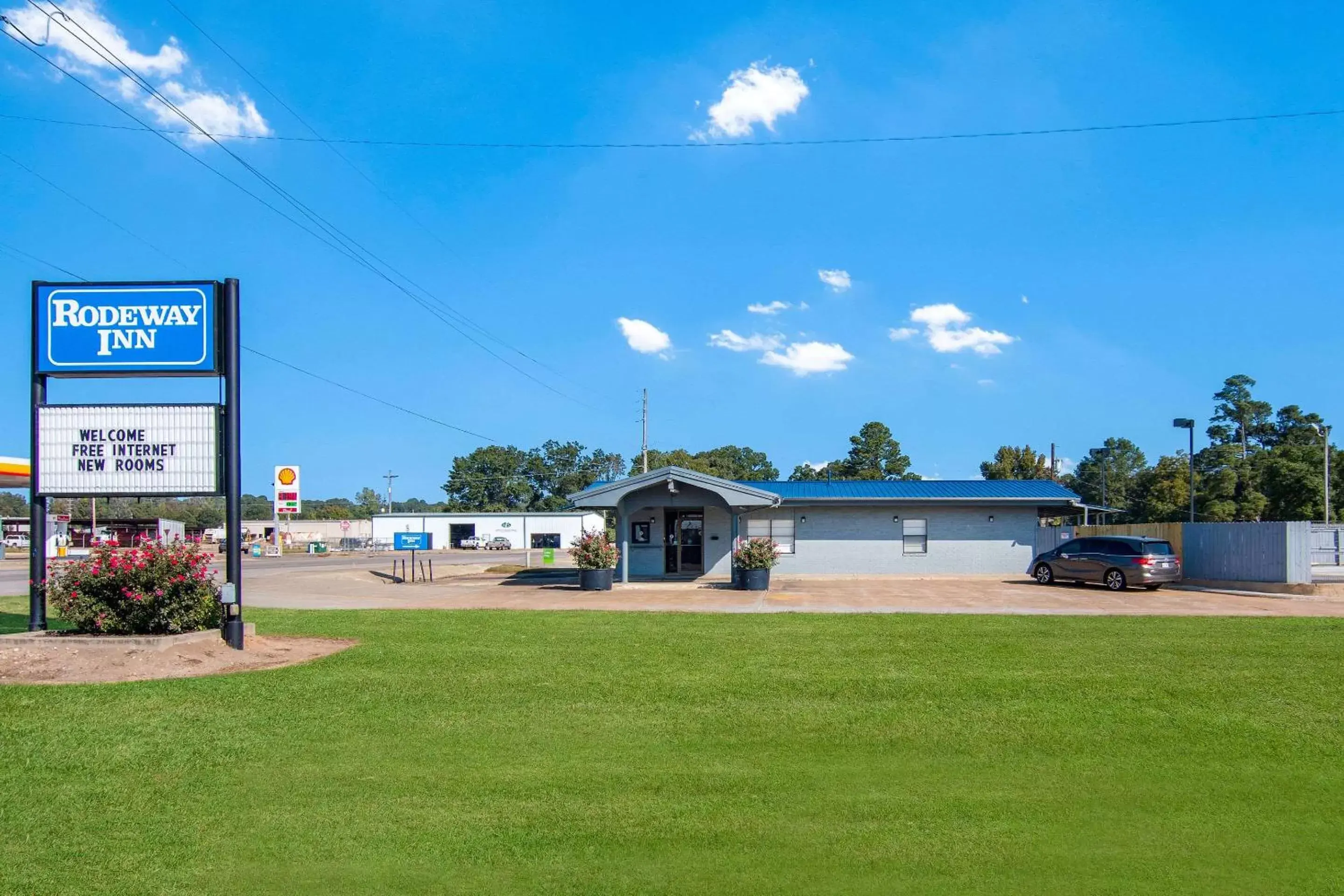 Property building in Rodeway Inn Property building in Rodeway Inn