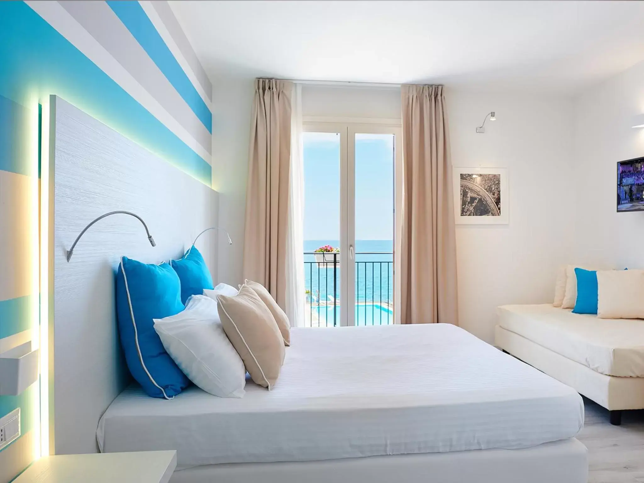 Photo of the whole room, Bed in Marina di Petrolo Hotel & SPA