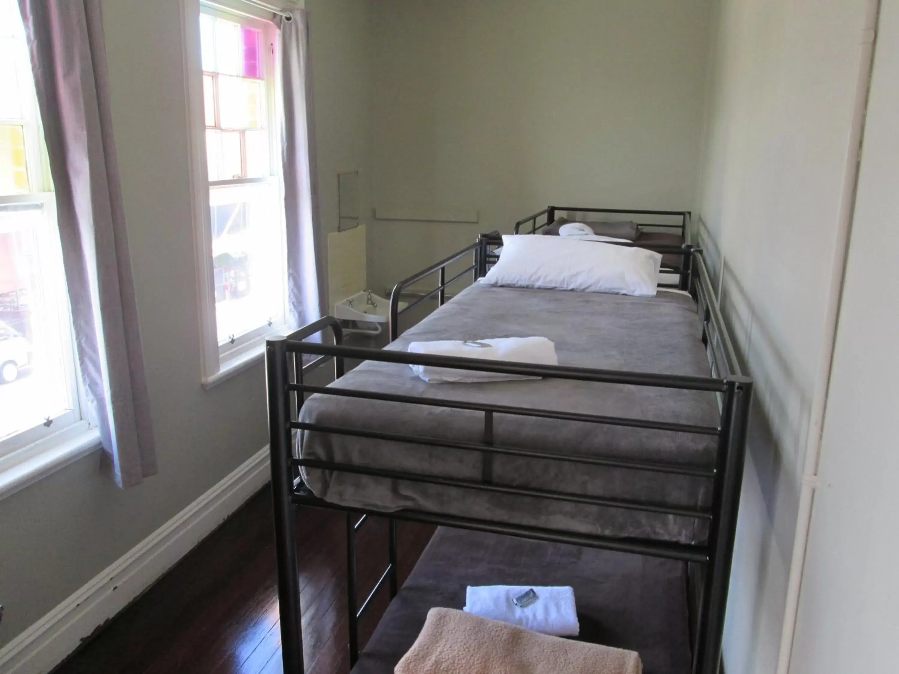 Photo of the whole room, Bunk Bed in Maclean Hotel
