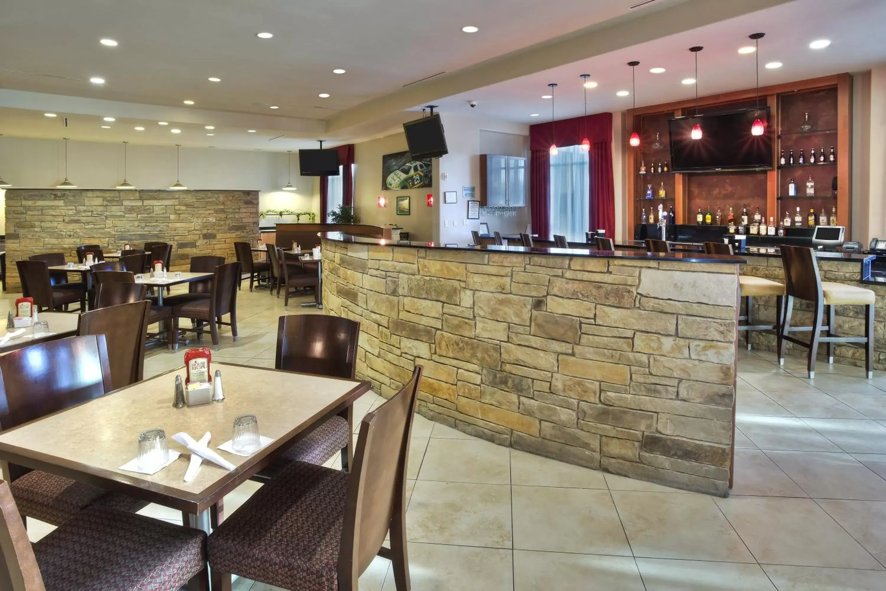 Lounge or bar, Restaurant/Places to Eat in Holiday Inn Killeen Fort Hood, an IHG Hotel