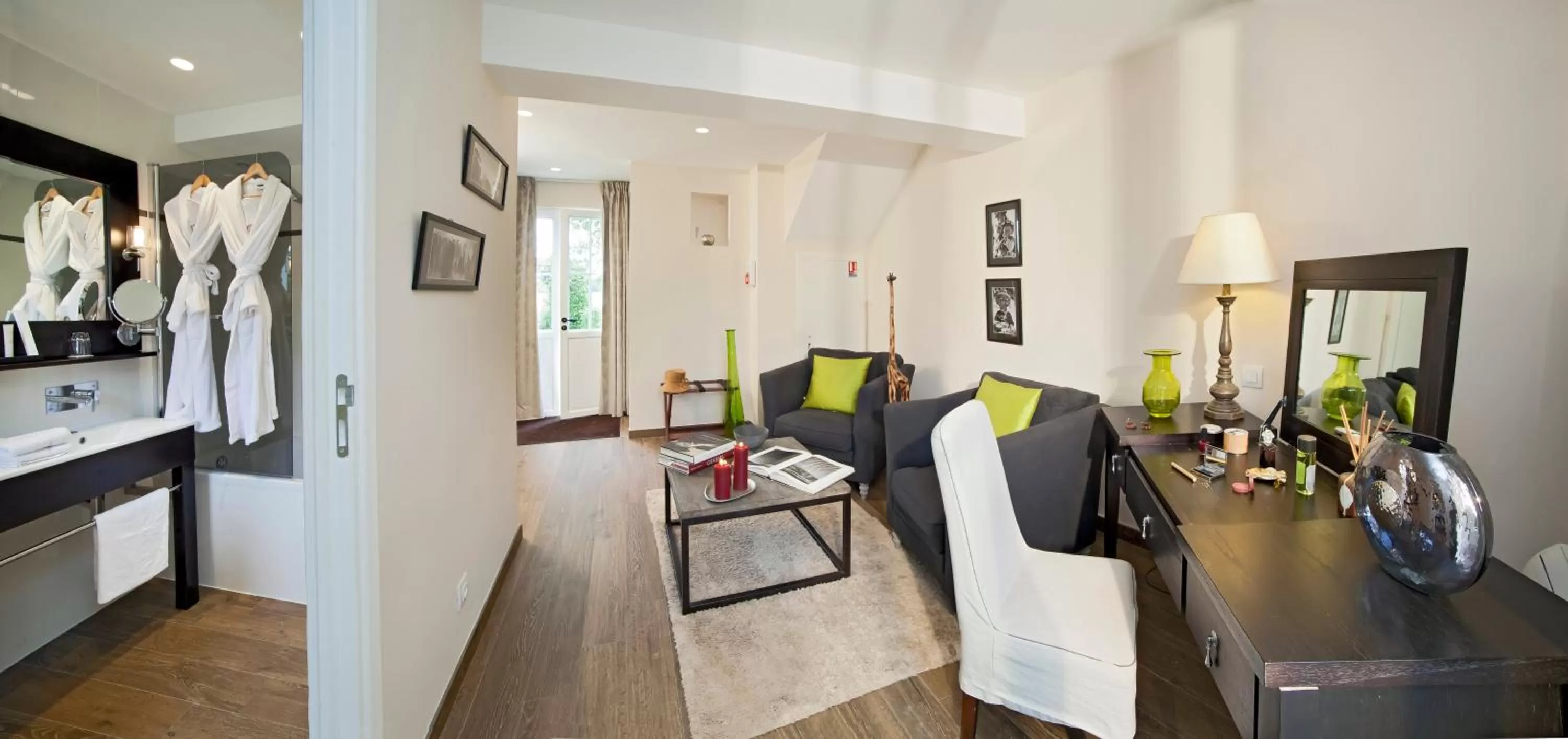 Bathroom in Domaine de Bellevue, The Originals Relais