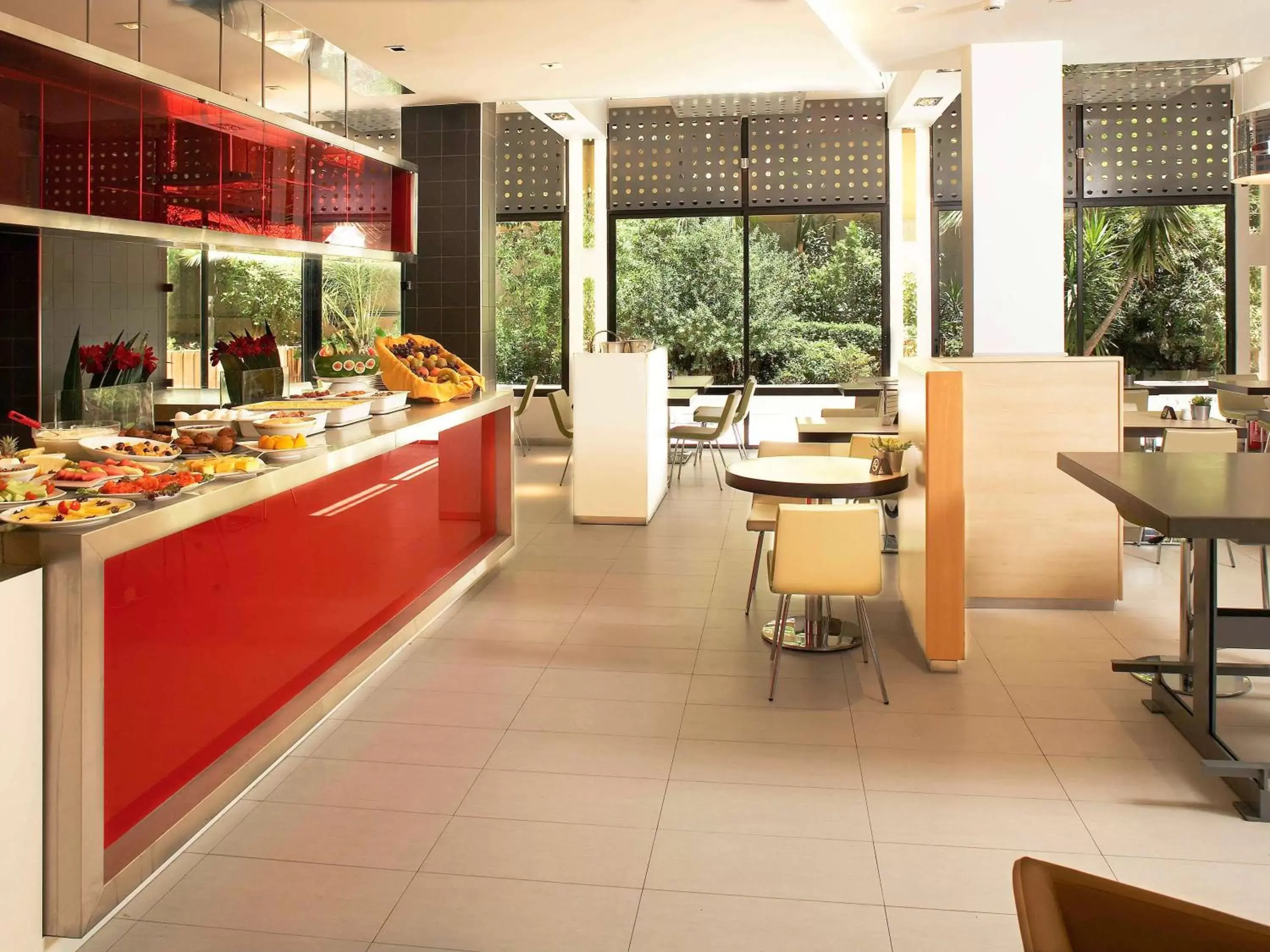 Restaurant/Places to Eat in Novotel Athens