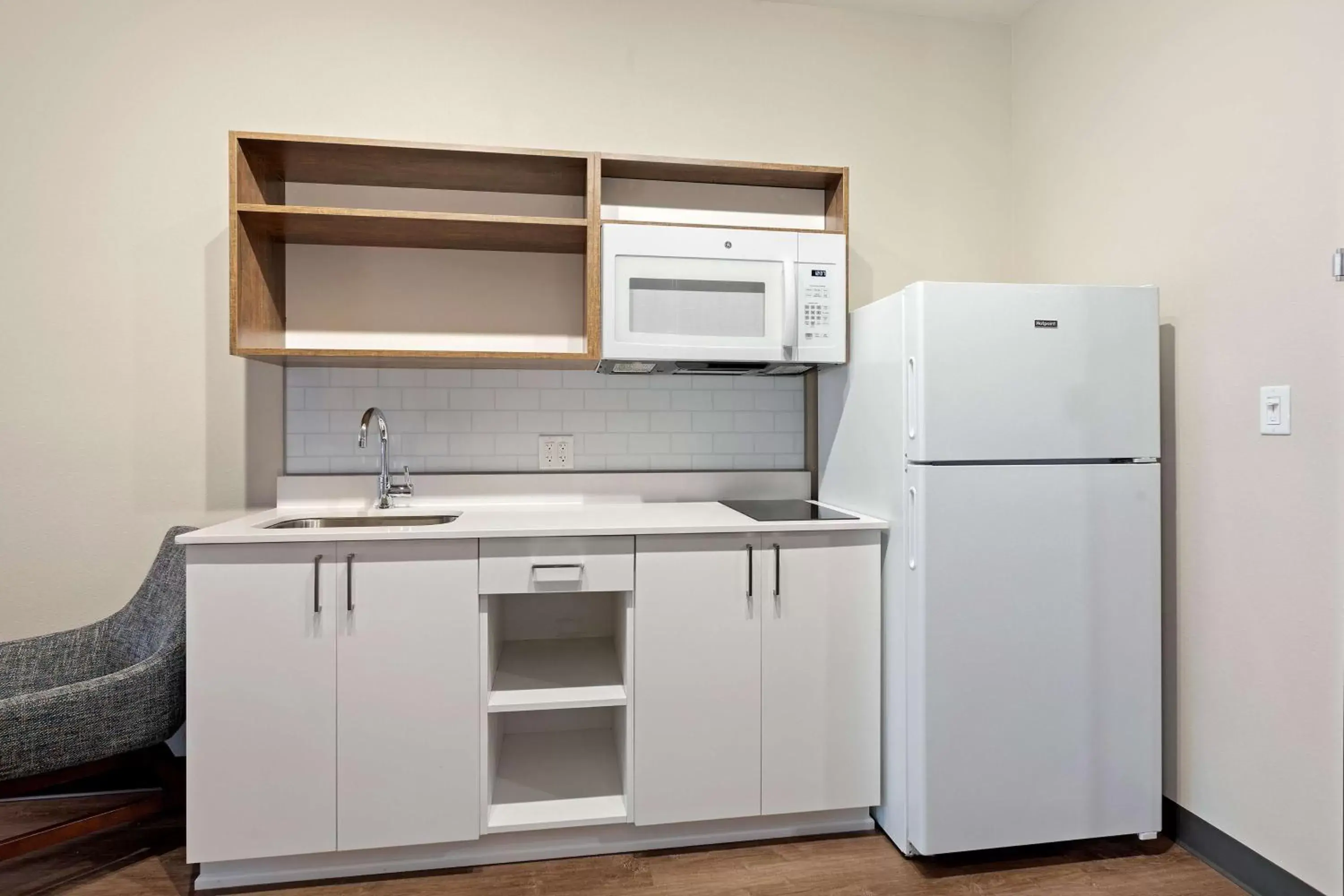 Kitchen or kitchenette, Kitchen/Kitchenette in Extended Stay America Premier Suites - Atlanta - Newnan