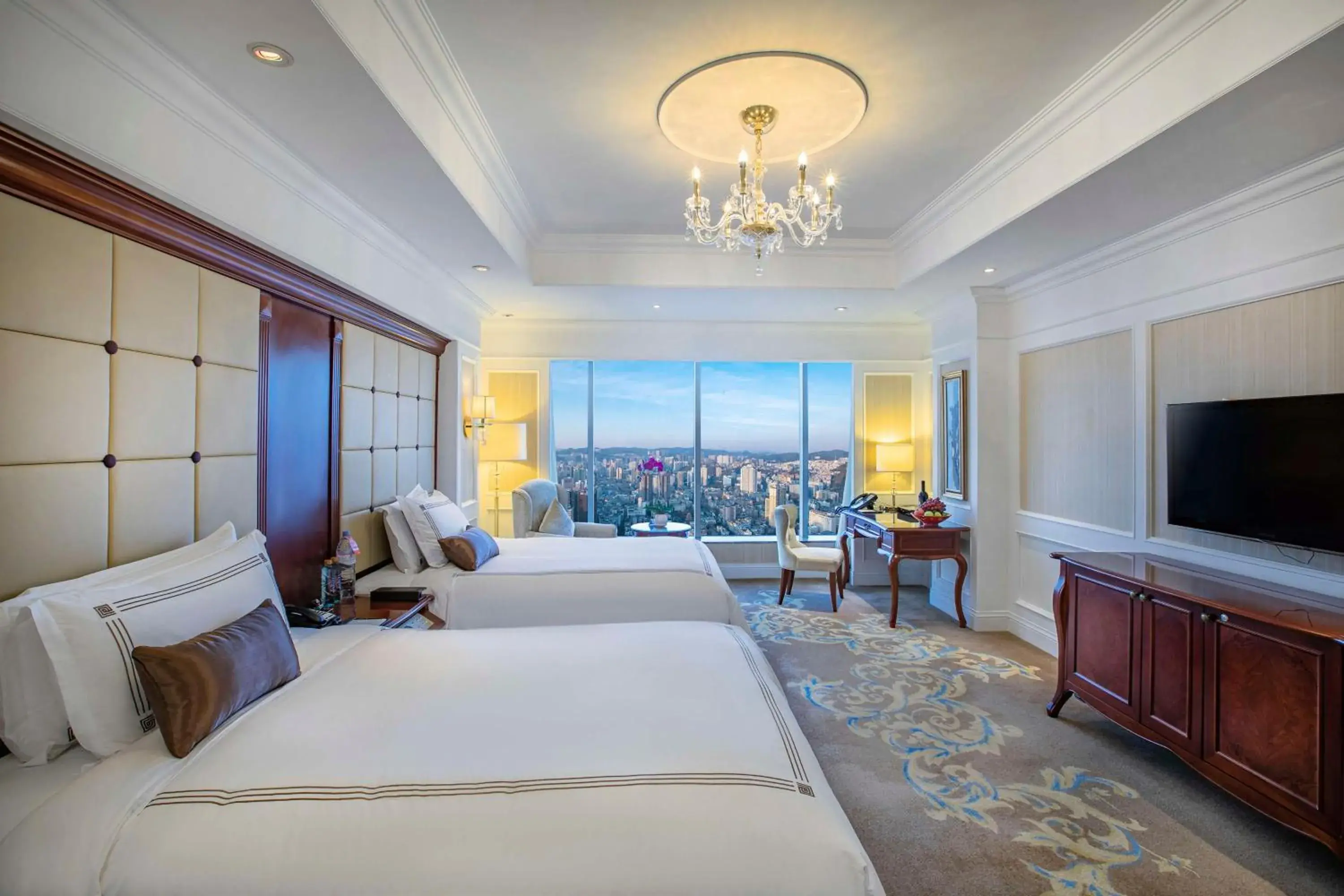 Bedroom in Guiyang Kempinski Hotel