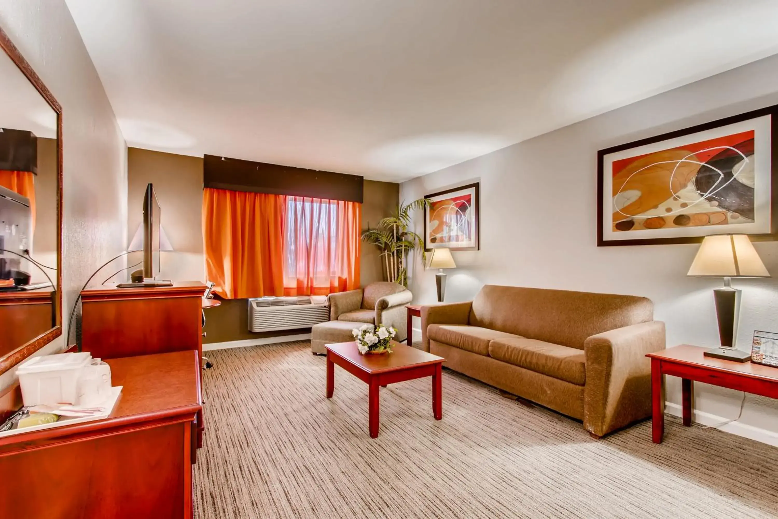 Living room, Seating Area in Orangewood Inn and Suites Midtown