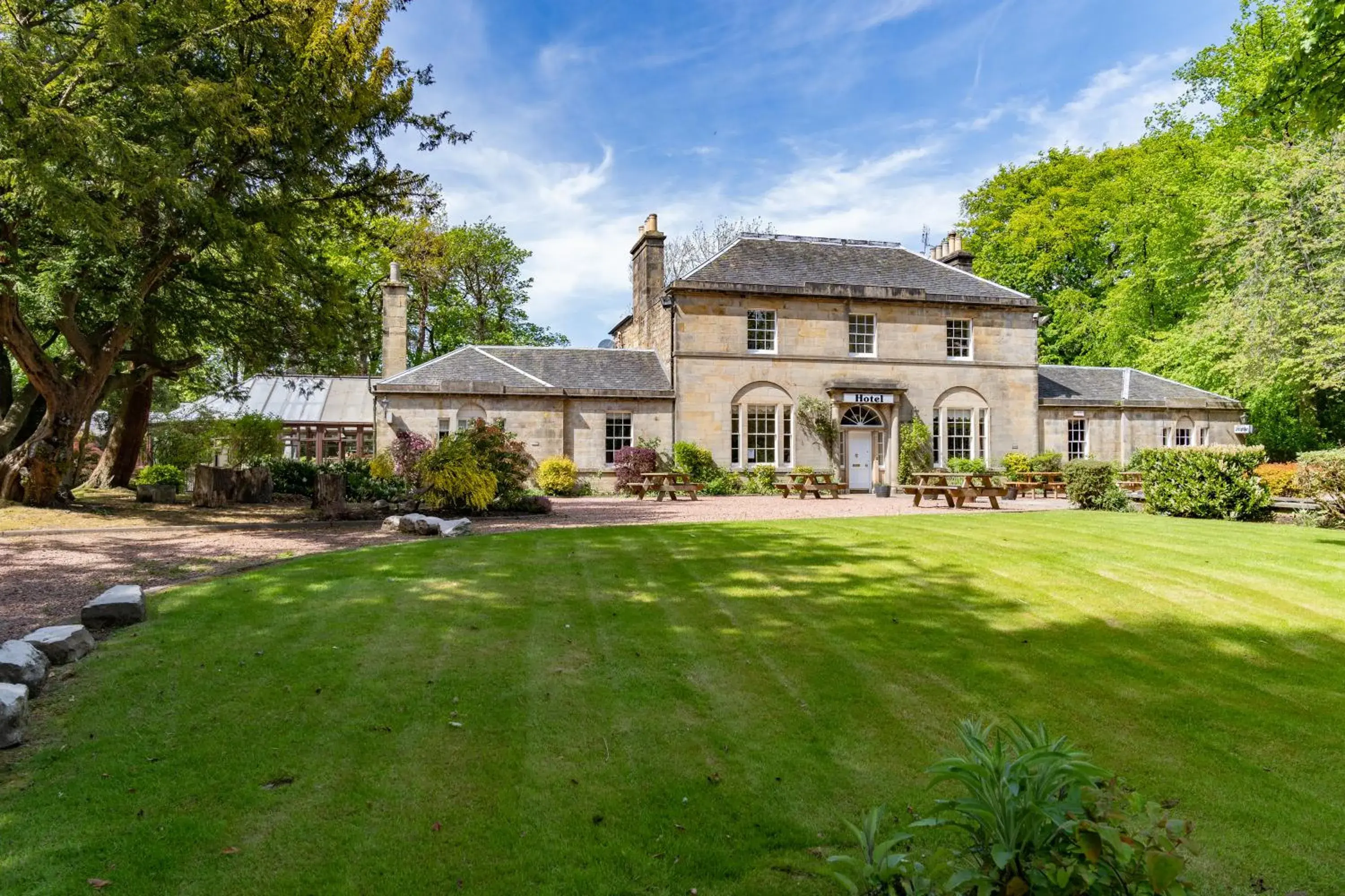 Property building, Garden in Bankton House Hotel