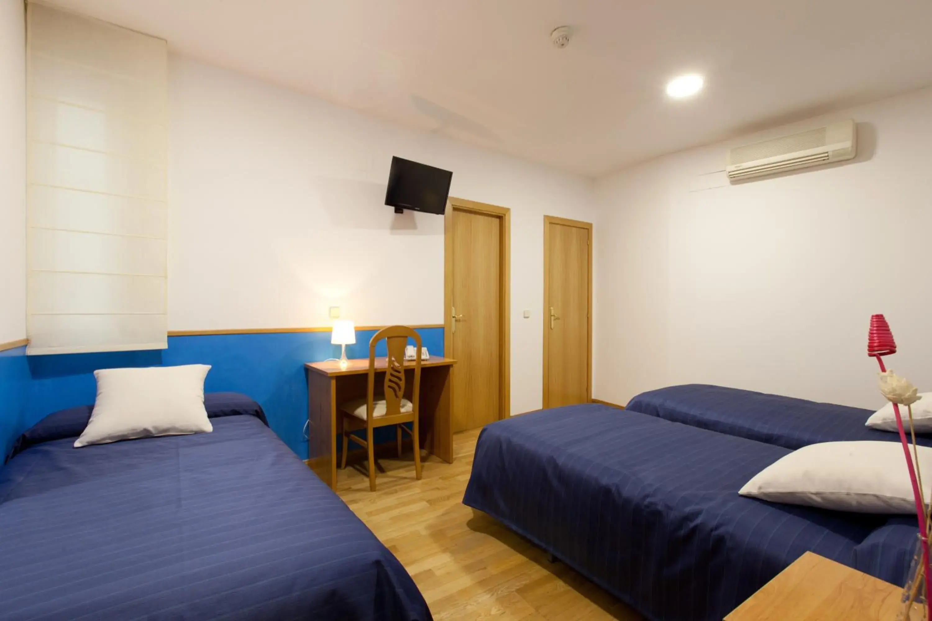 Bedroom, Bed in Hostal Montaloya