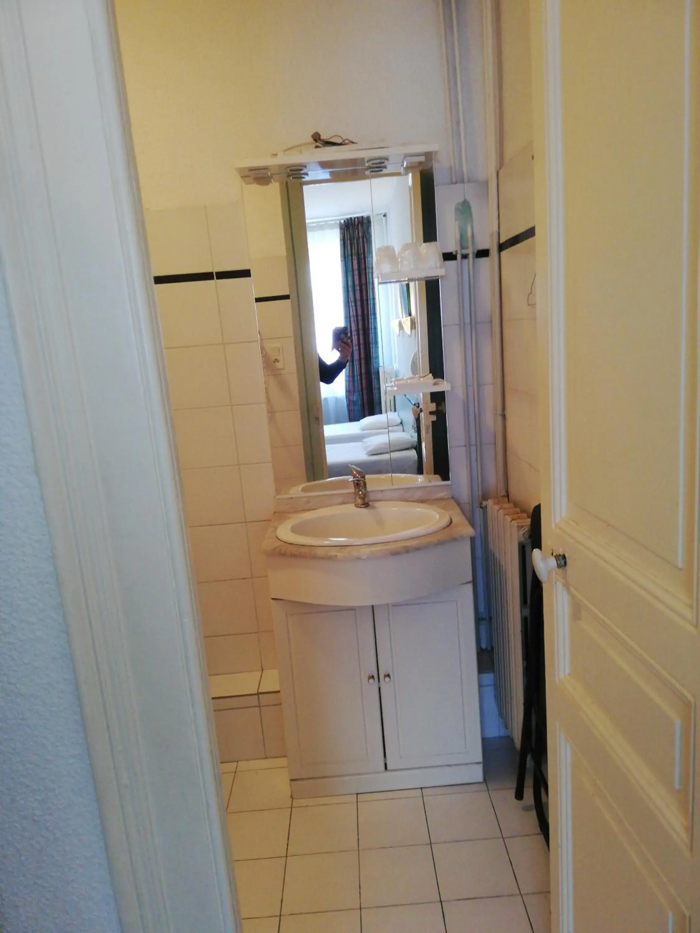 Bathroom in Hôtel de Nevers